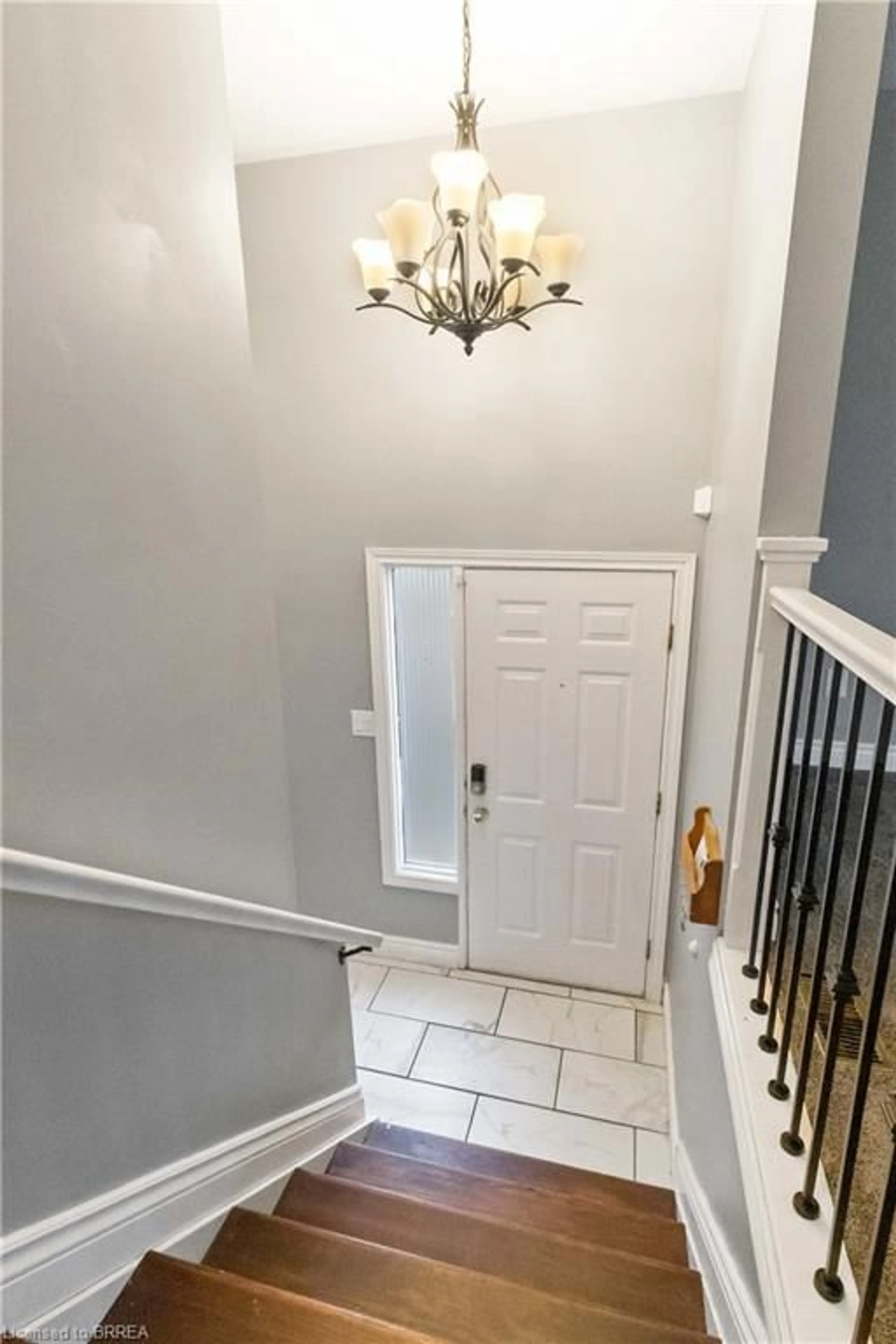 Indoor entryway for 38 Sympatica Cres, Brantford Ontario N3P 1G4