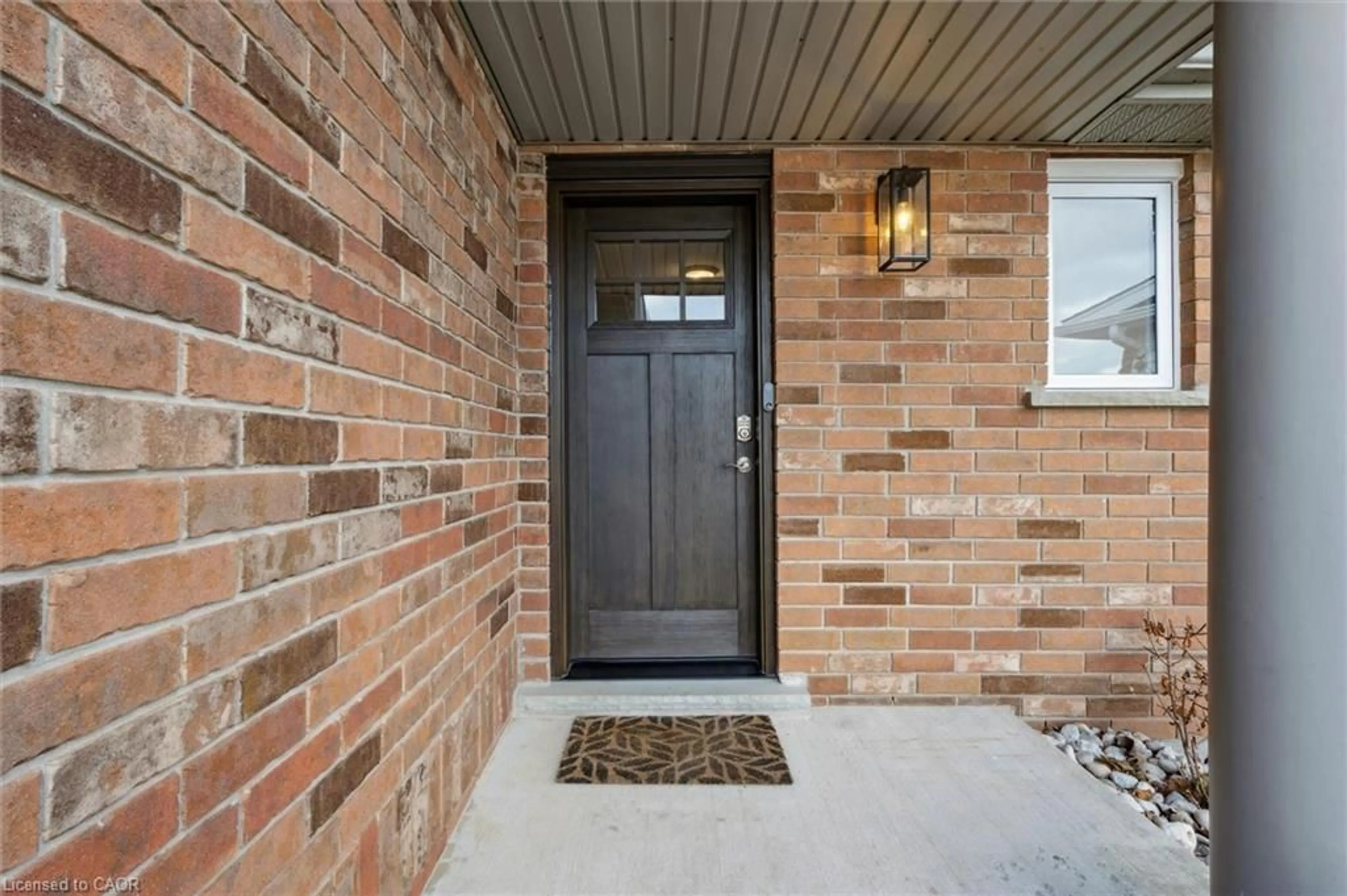 Indoor entryway for 302 Highbrook Cres, Kitchener Ontario N2E 3S6