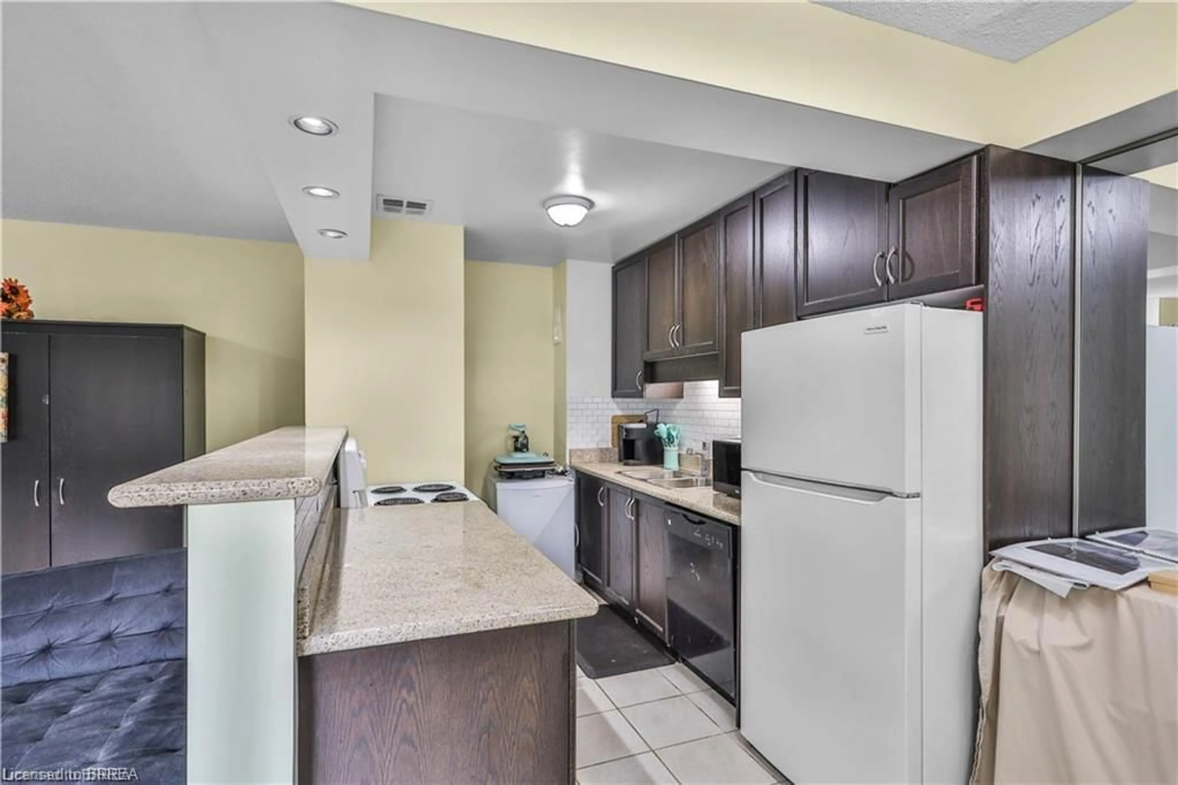 Standard kitchen, ceramic/tile floor for 793 Colborne St #104, Brantford Ontario N3S 7J3