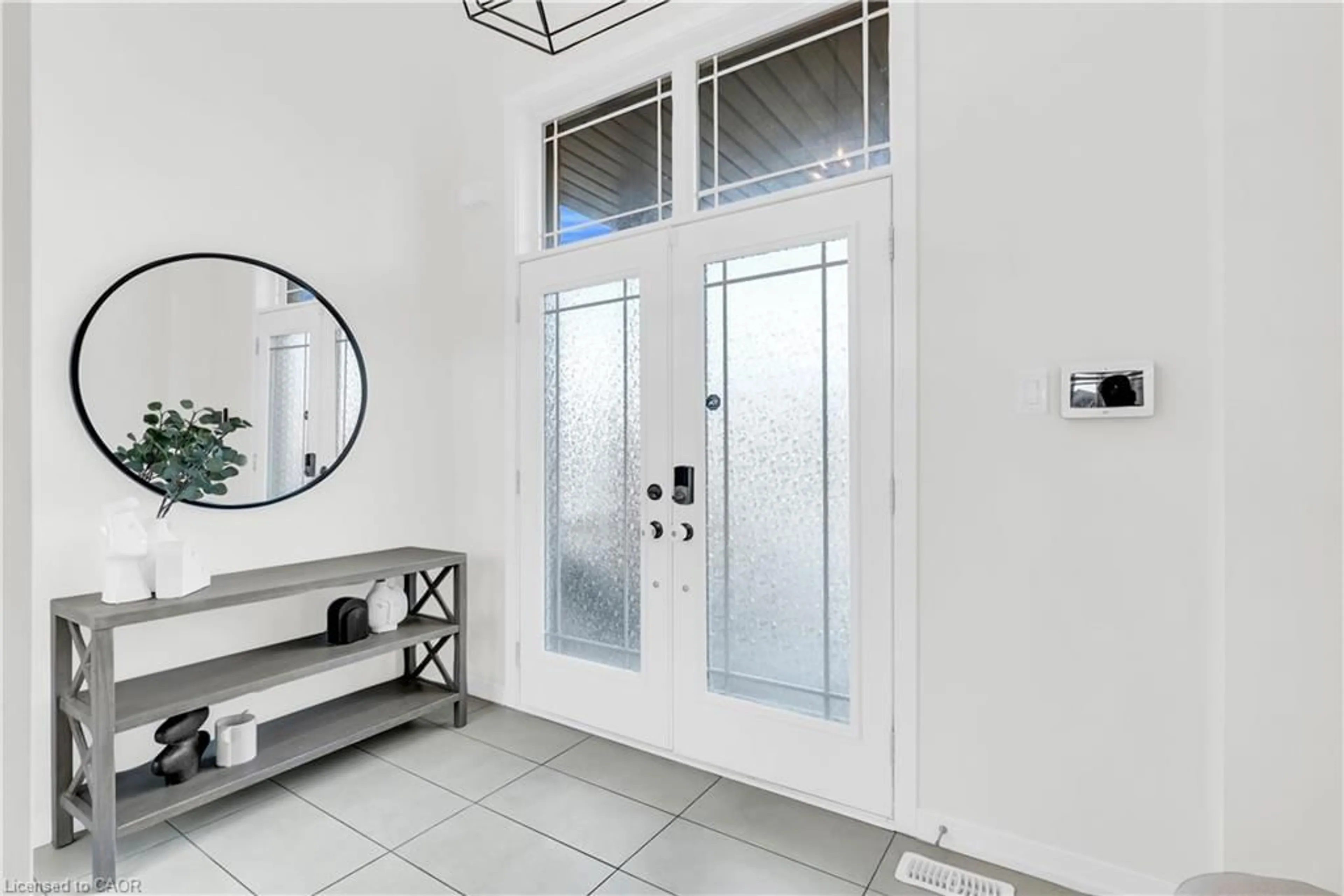 Indoor entryway for 35 Bedrock Dr, Stoney Creek Ontario L8J 0K6