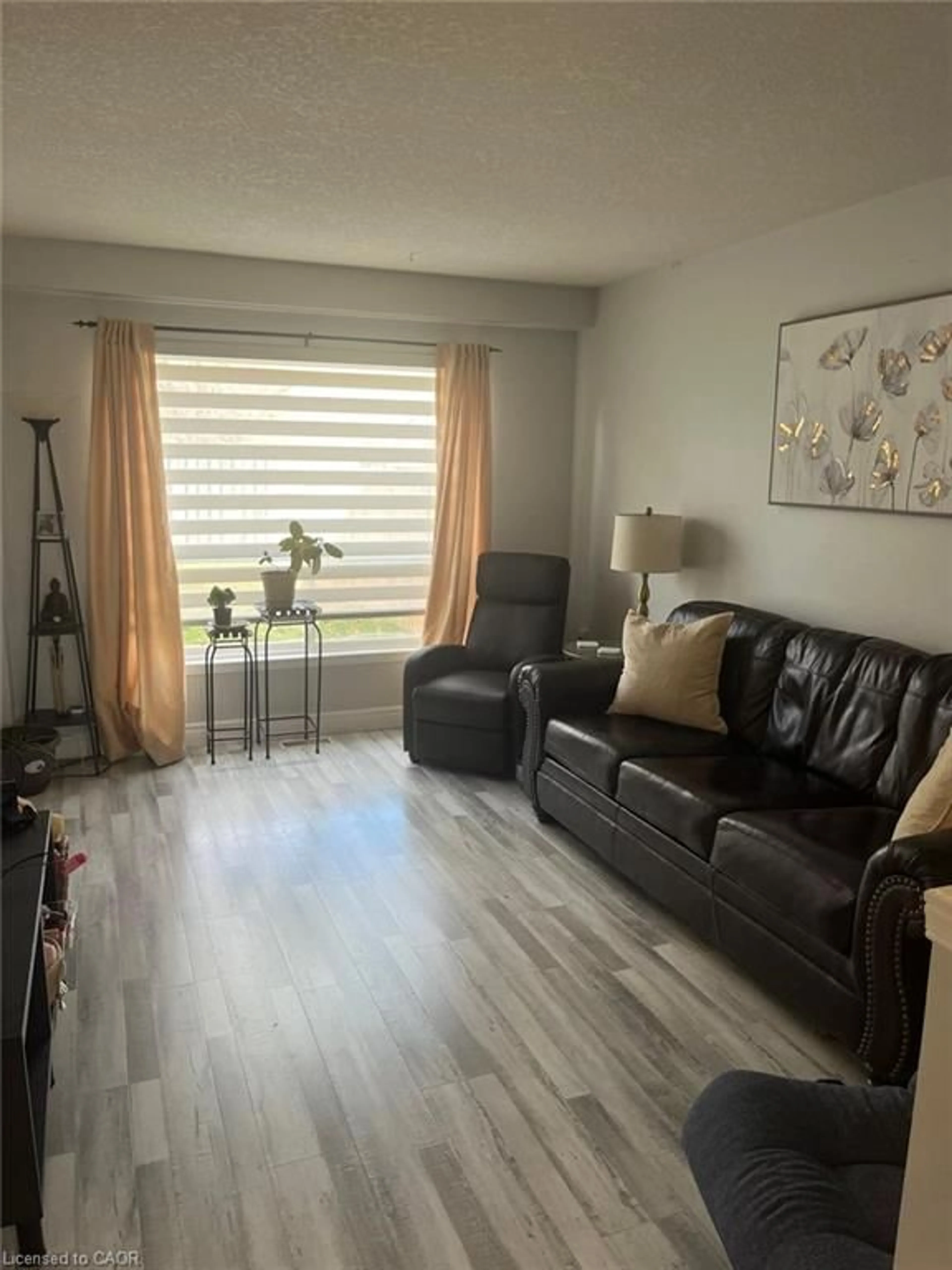 Living room with furniture, wood/laminate floor for 110 Adler Dr, Cambridge Ontario N3C 4B7