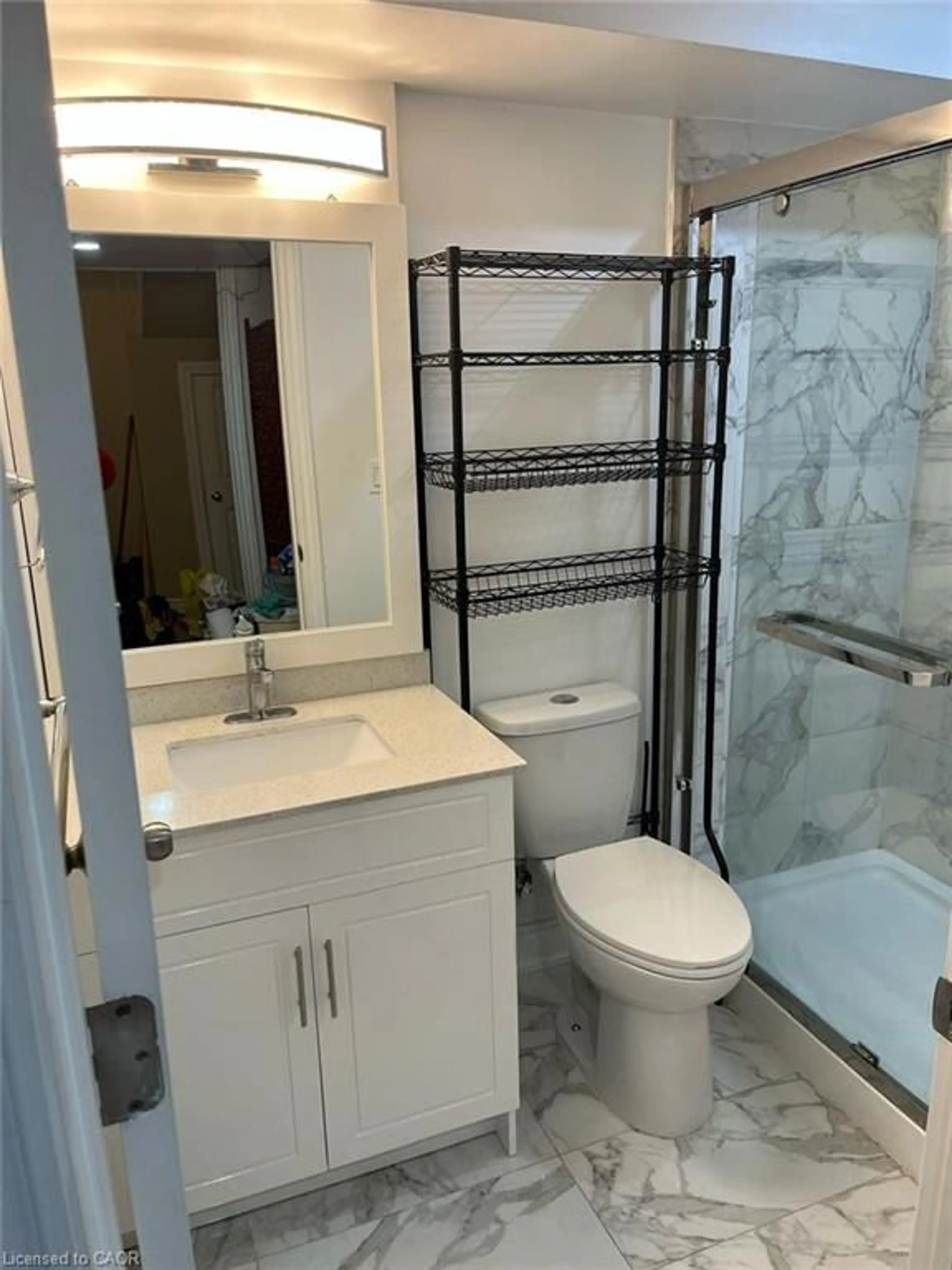 Standard bathroom, ceramic/tile floor for 110 Adler Dr, Cambridge Ontario N3C 4B7