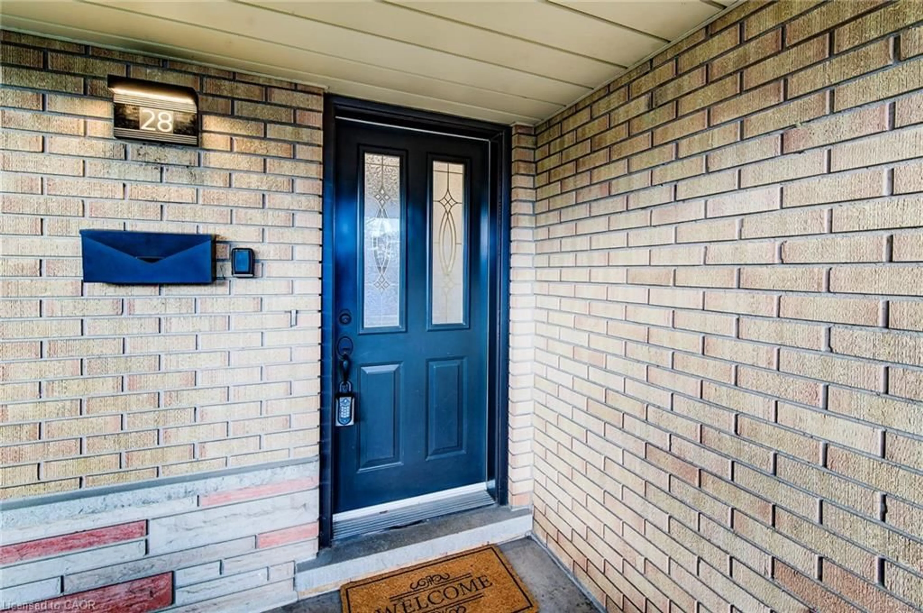 Indoor entryway for 28 Peachwood Crt, Kitchener Ontario N2B 1S6