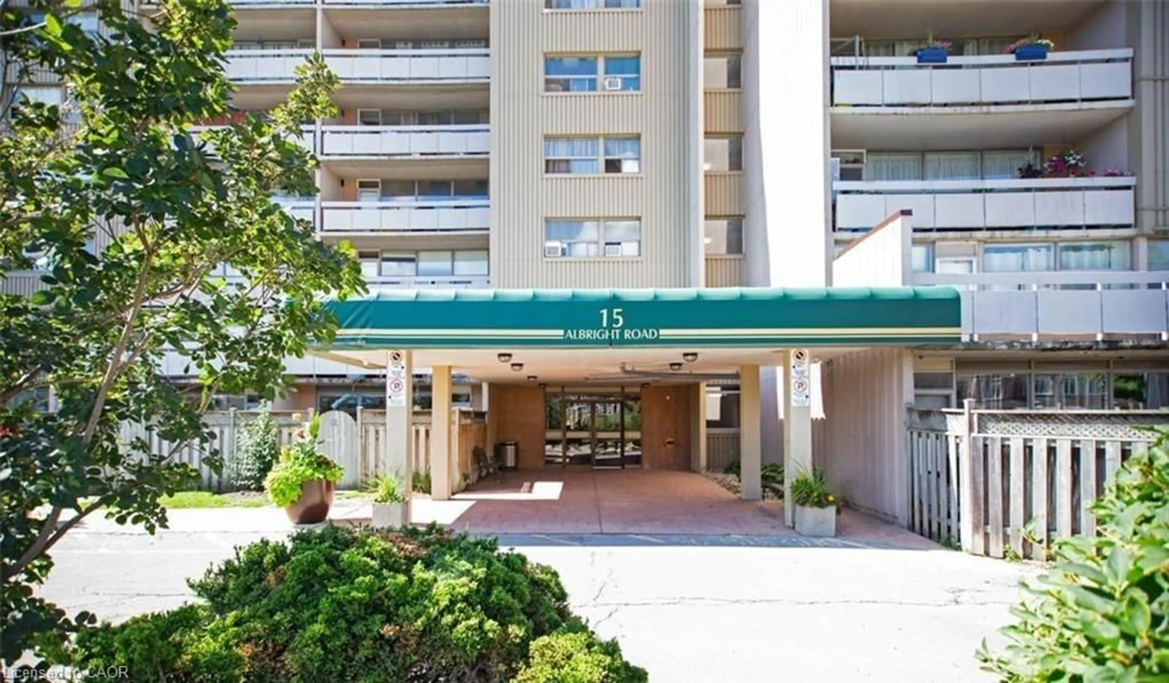 Indoor foyer for 15 Albright Rd #602, Hamilton Ontario L8K 5J2