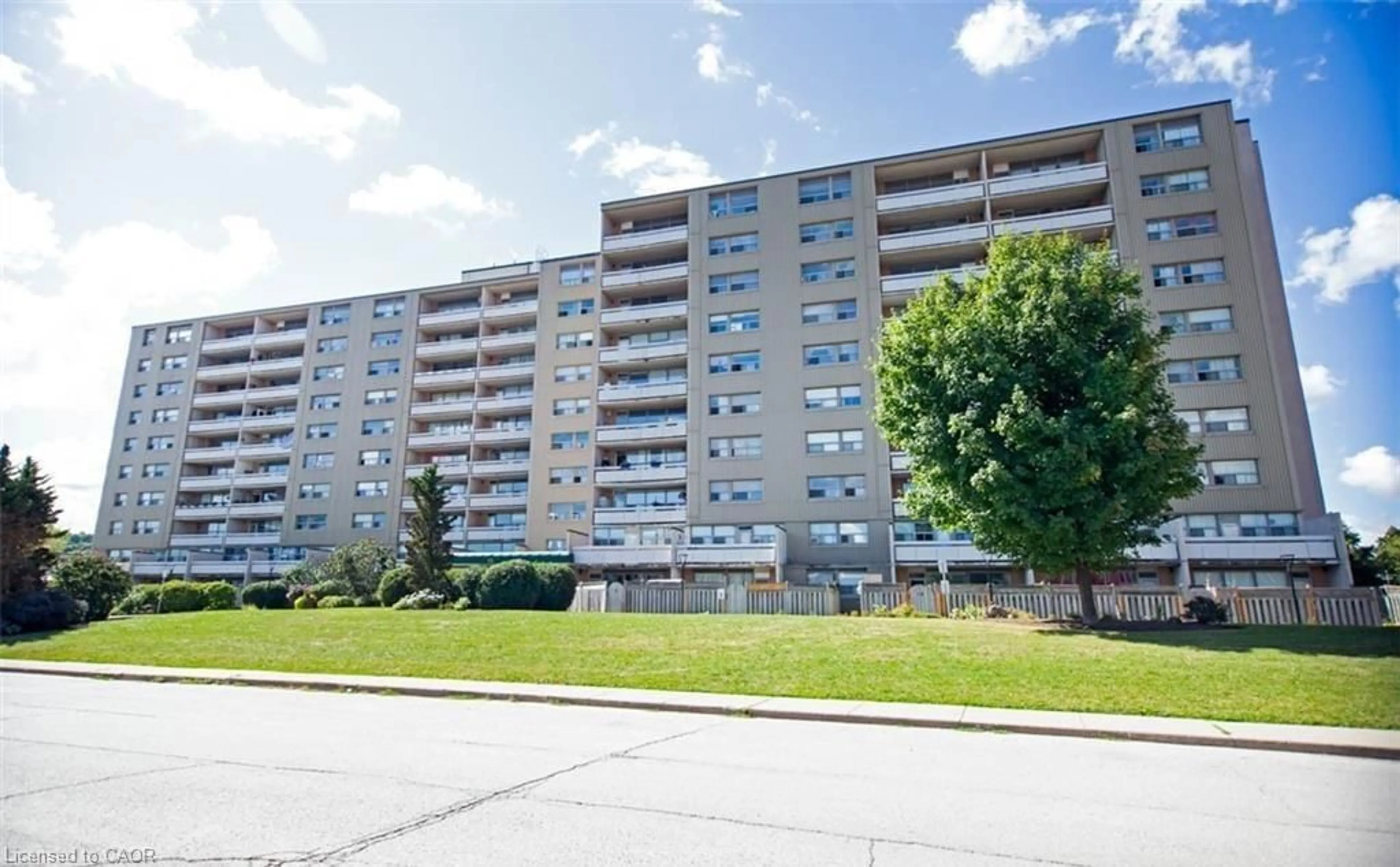 Patio, building for 15 Albright Rd #602, Hamilton Ontario L8K 5J2