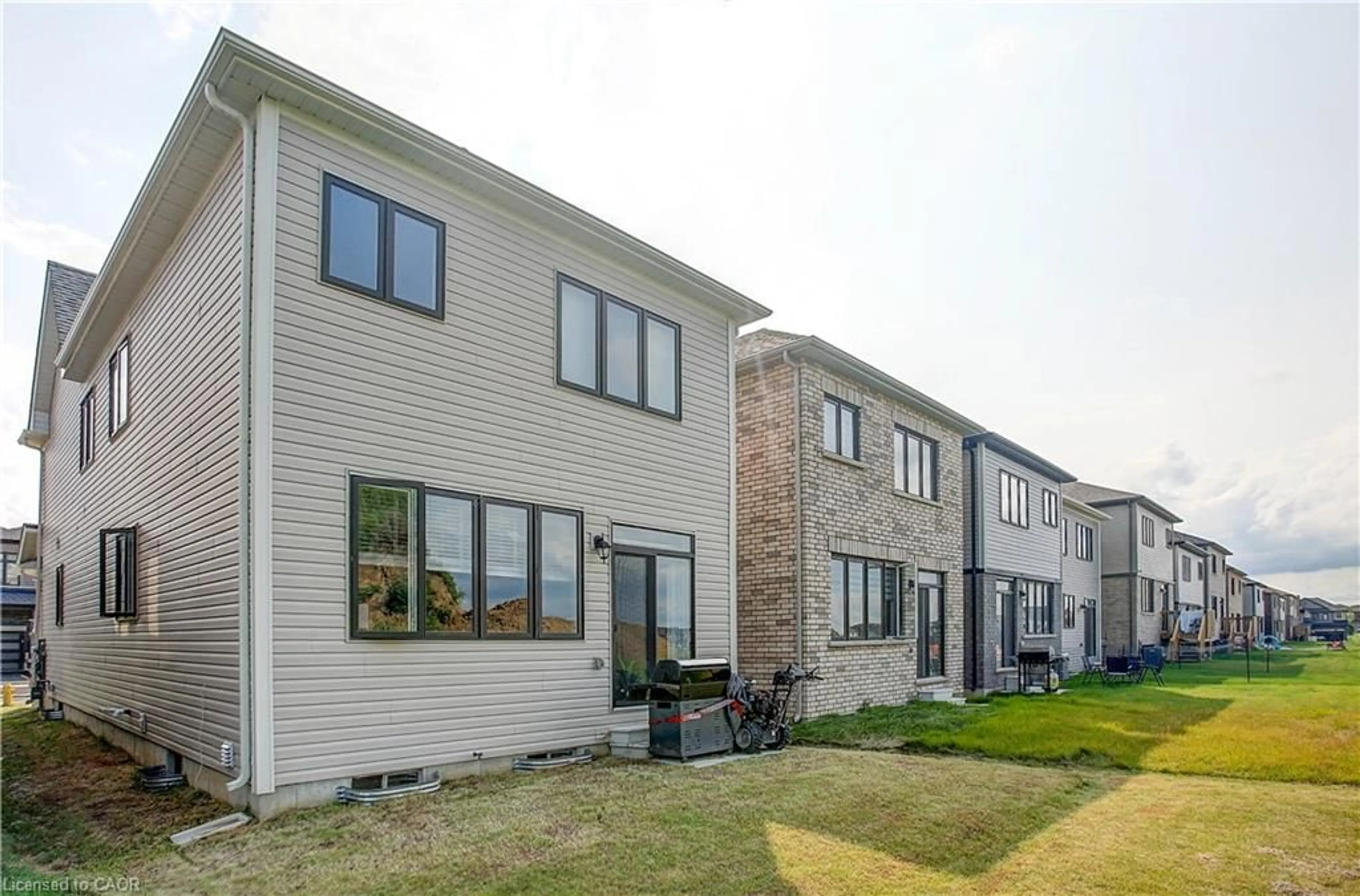 Home with brick exterior material, street for 198 Wilmot Rd, Brantford Ontario N3T 0W7