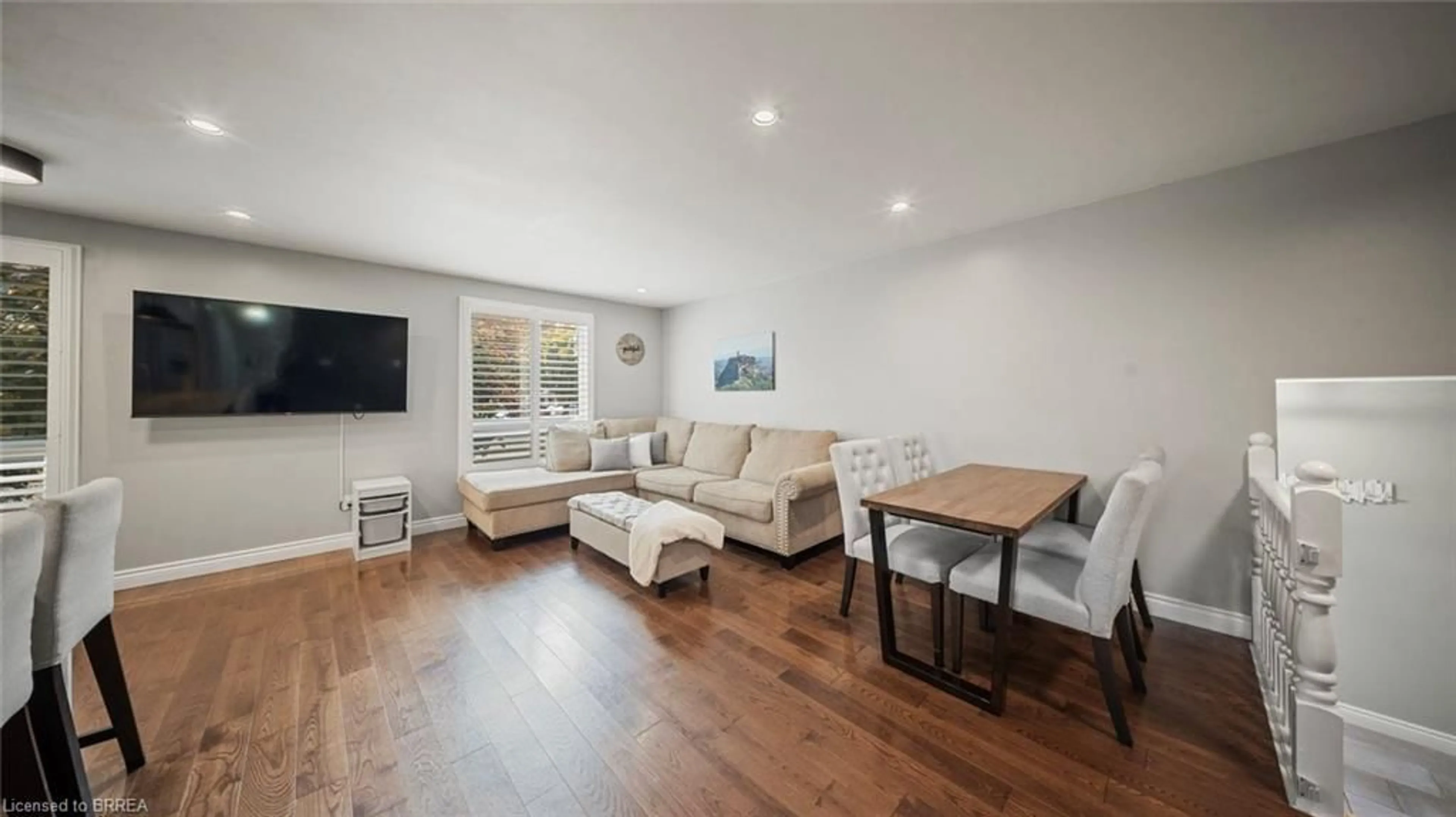 Living room with furniture, wood/laminate floor for 45 Latzer Cres, Brantford Ontario N3V 1E1