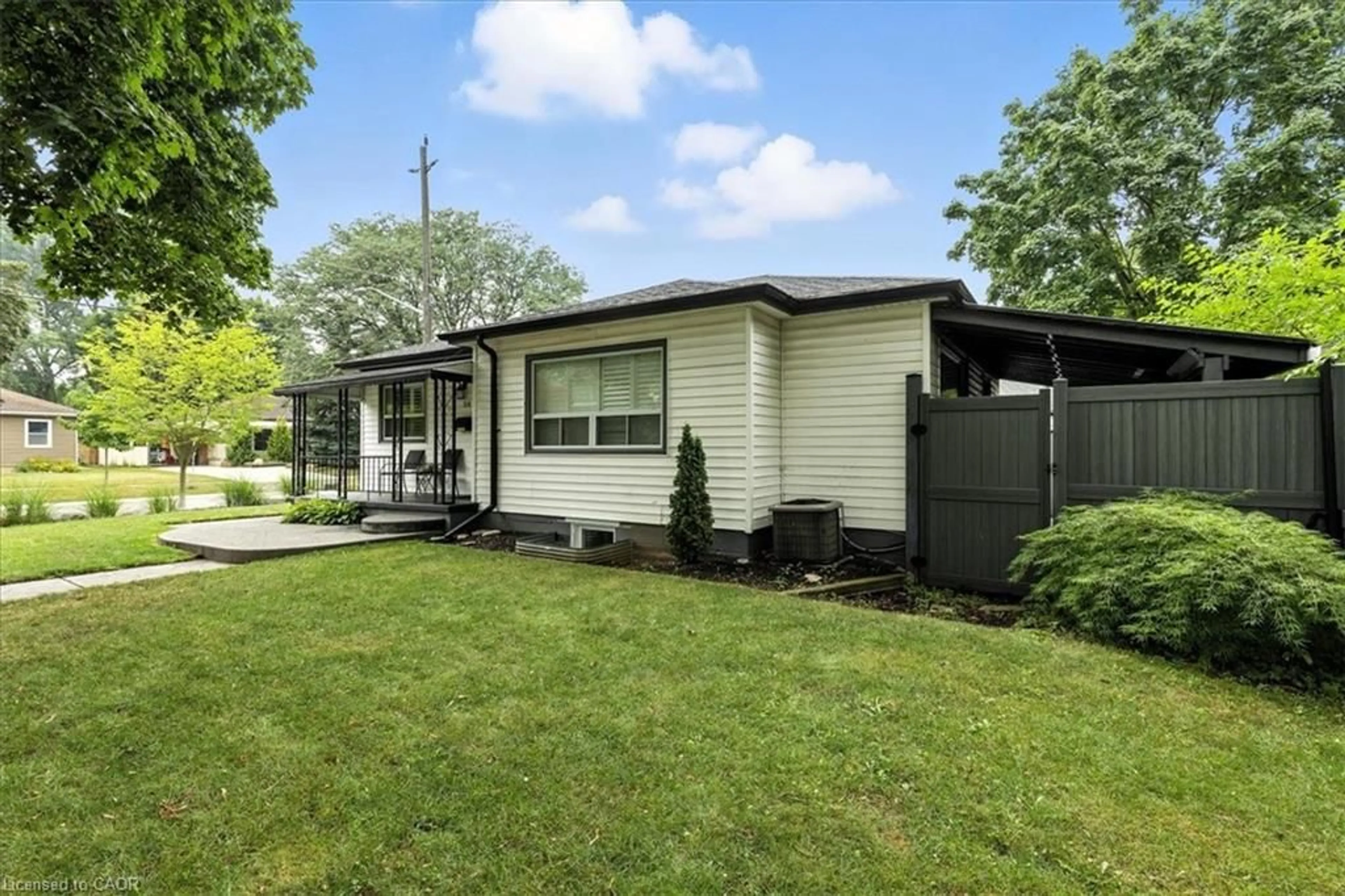 Home with vinyl exterior material, street for 50 Grove Cres, Brantford Ontario N3R 4Y6