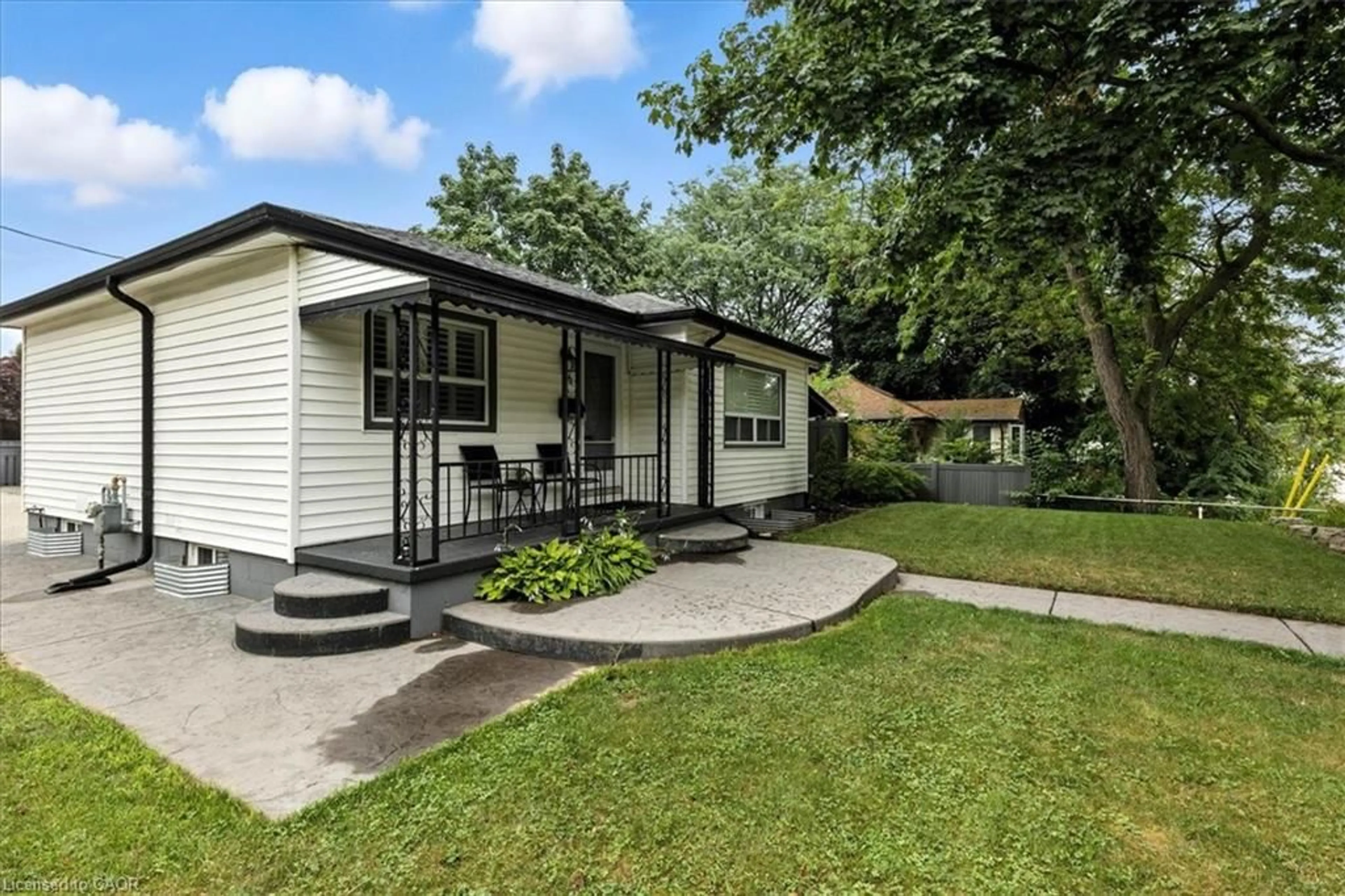 Home with vinyl exterior material, street for 50 Grove Cres, Brantford Ontario N3R 4Y6