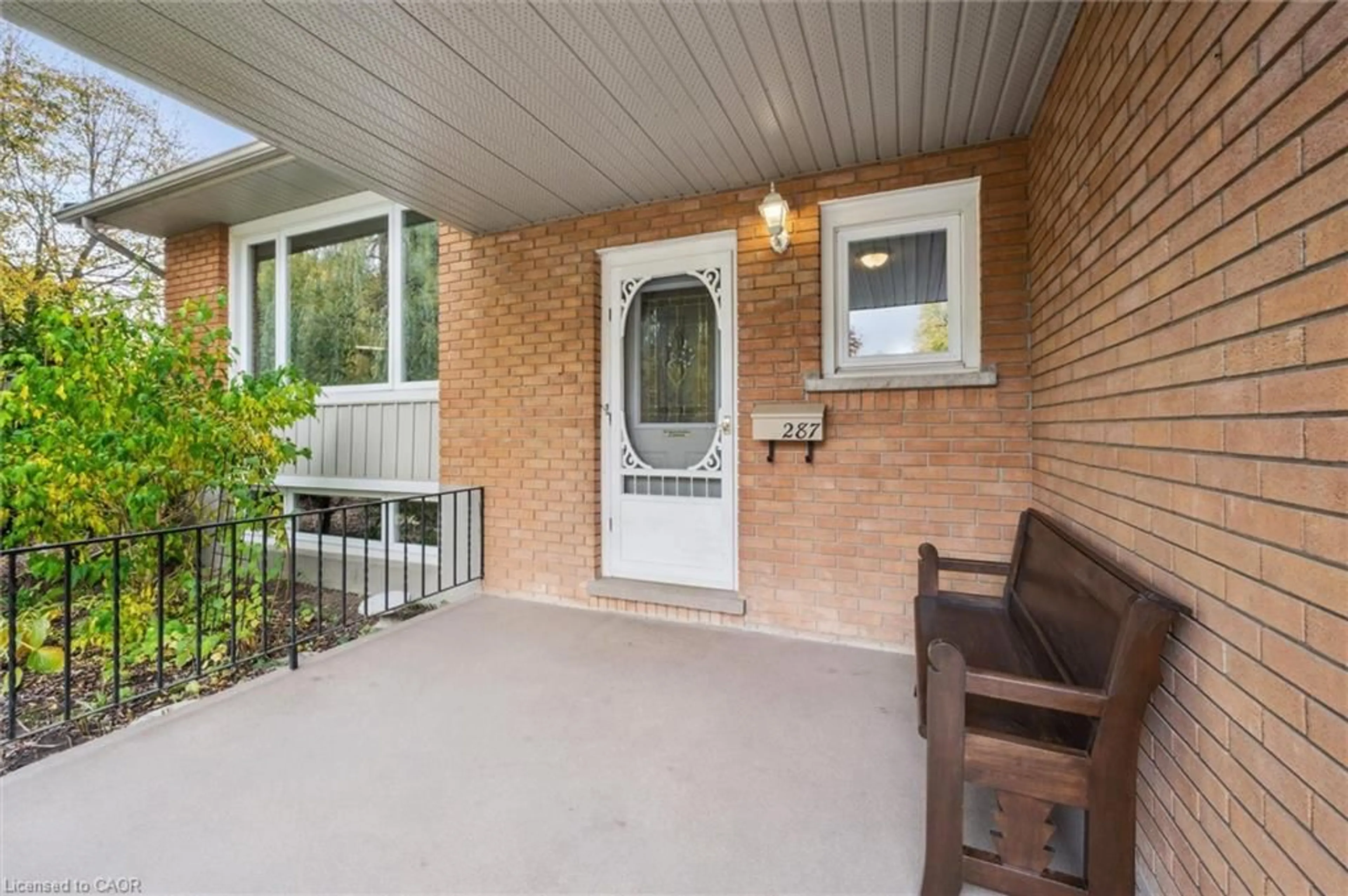 Patio, street for 287 Villa Pl, Waterloo Ontario N2J 3X6