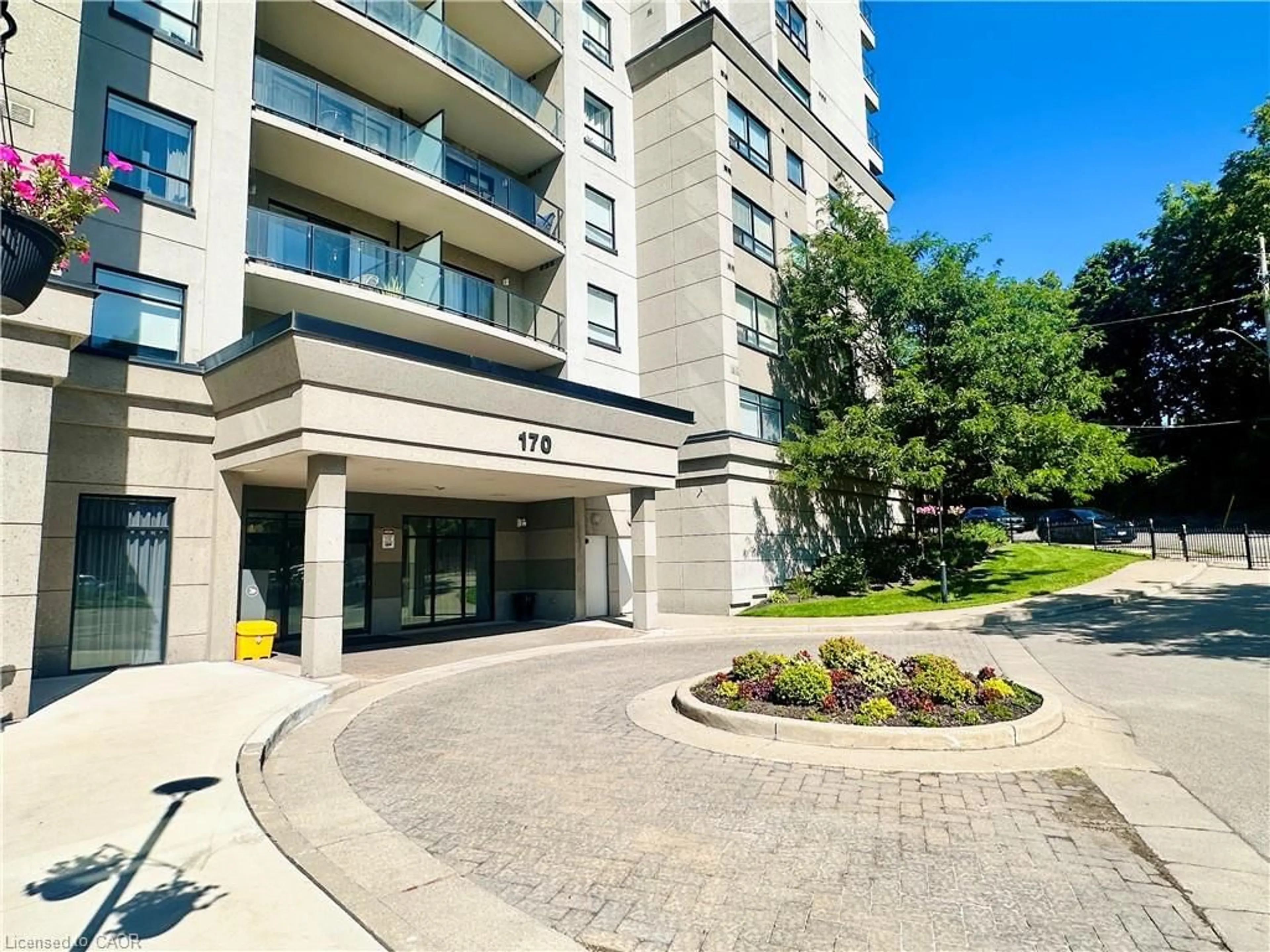 Indoor foyer for 170 Water St #901, Cambridge Ontario N1R 3B6