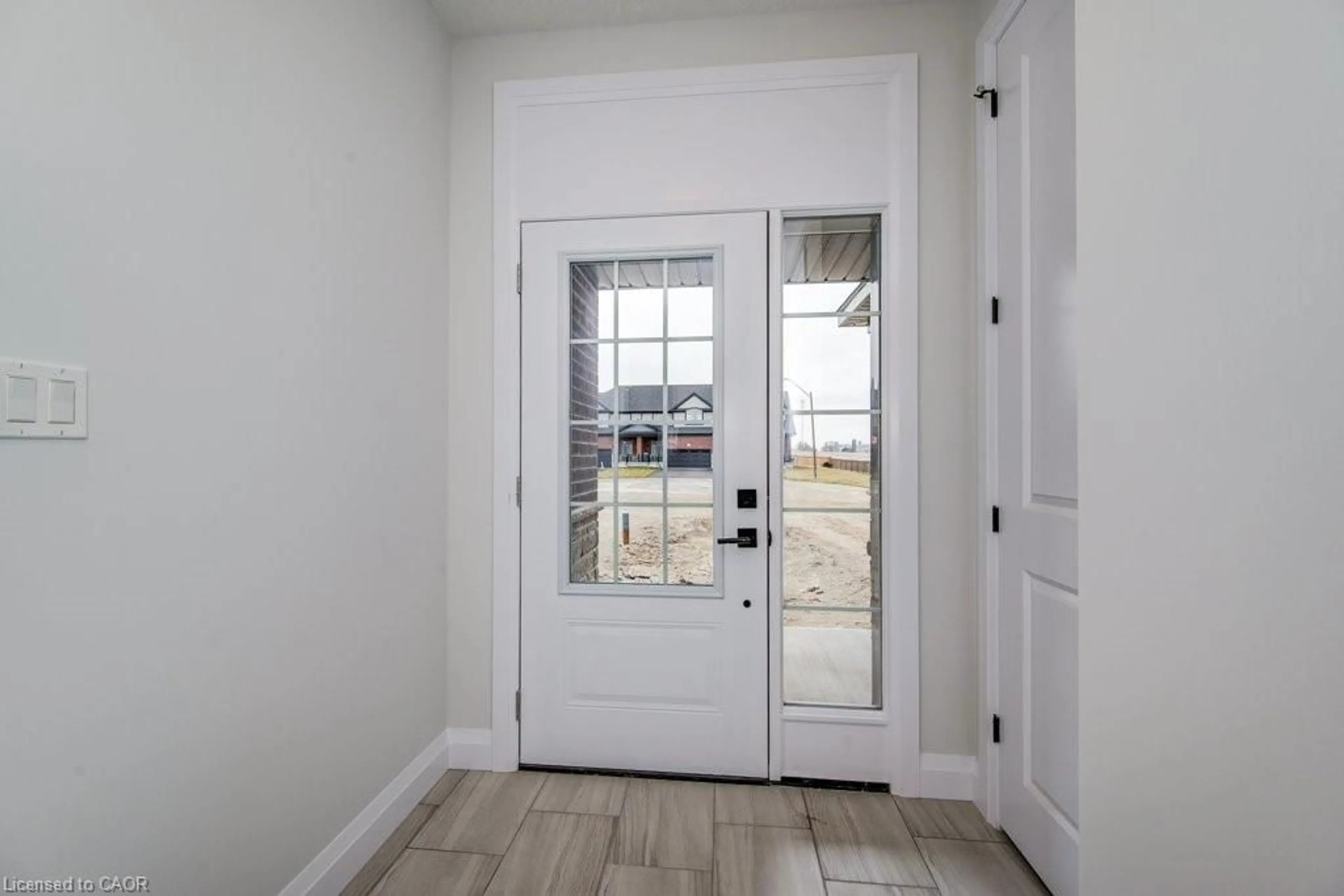 Indoor entryway for 235 Applewood St, Plattsville Ontario N0J 1S0