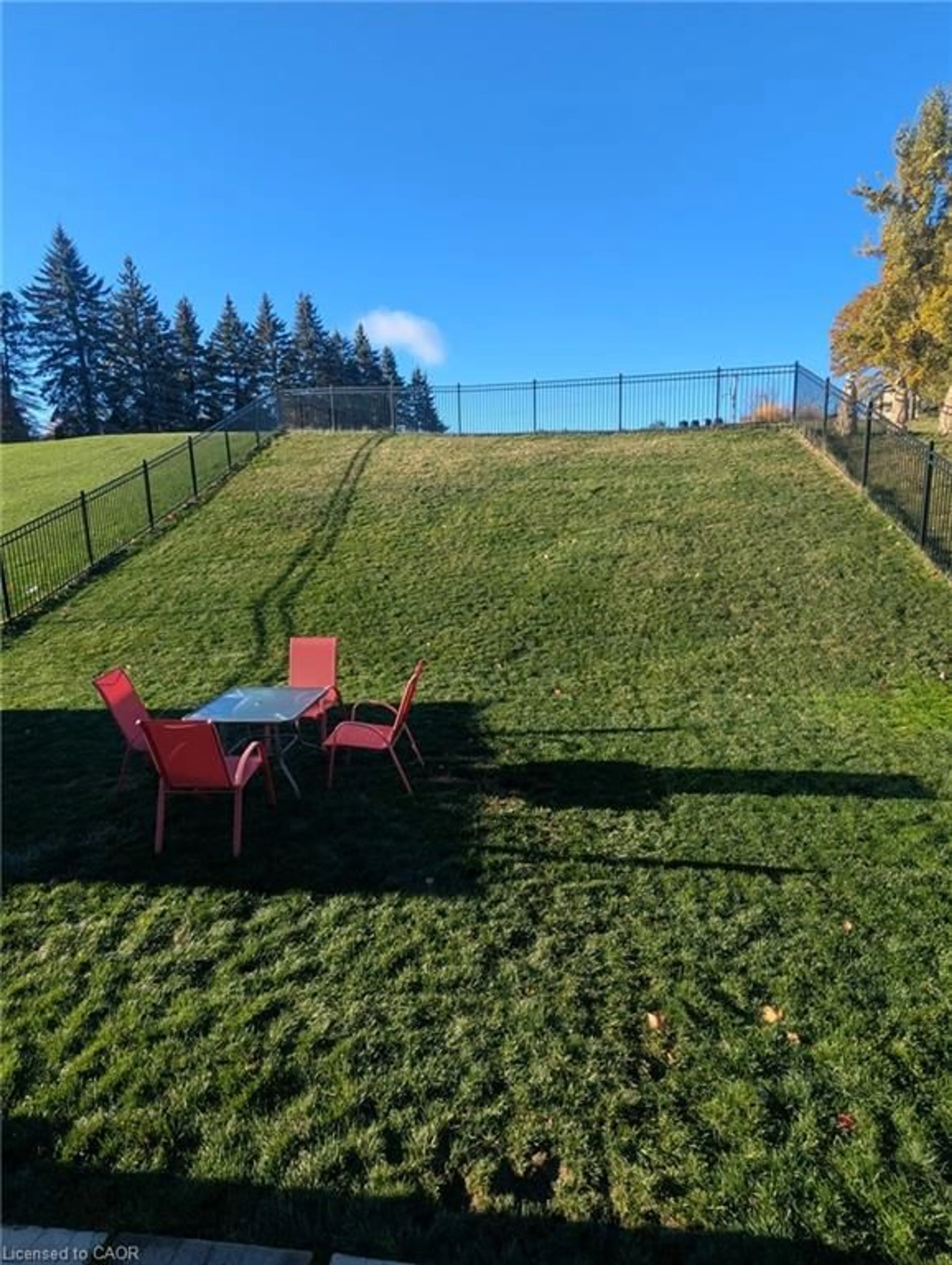 A pic from outside/outdoor area/front of a property/back of a property/a pic from drone, unknown for 456 Westhaven St, Waterloo Ontario N2T 0A6