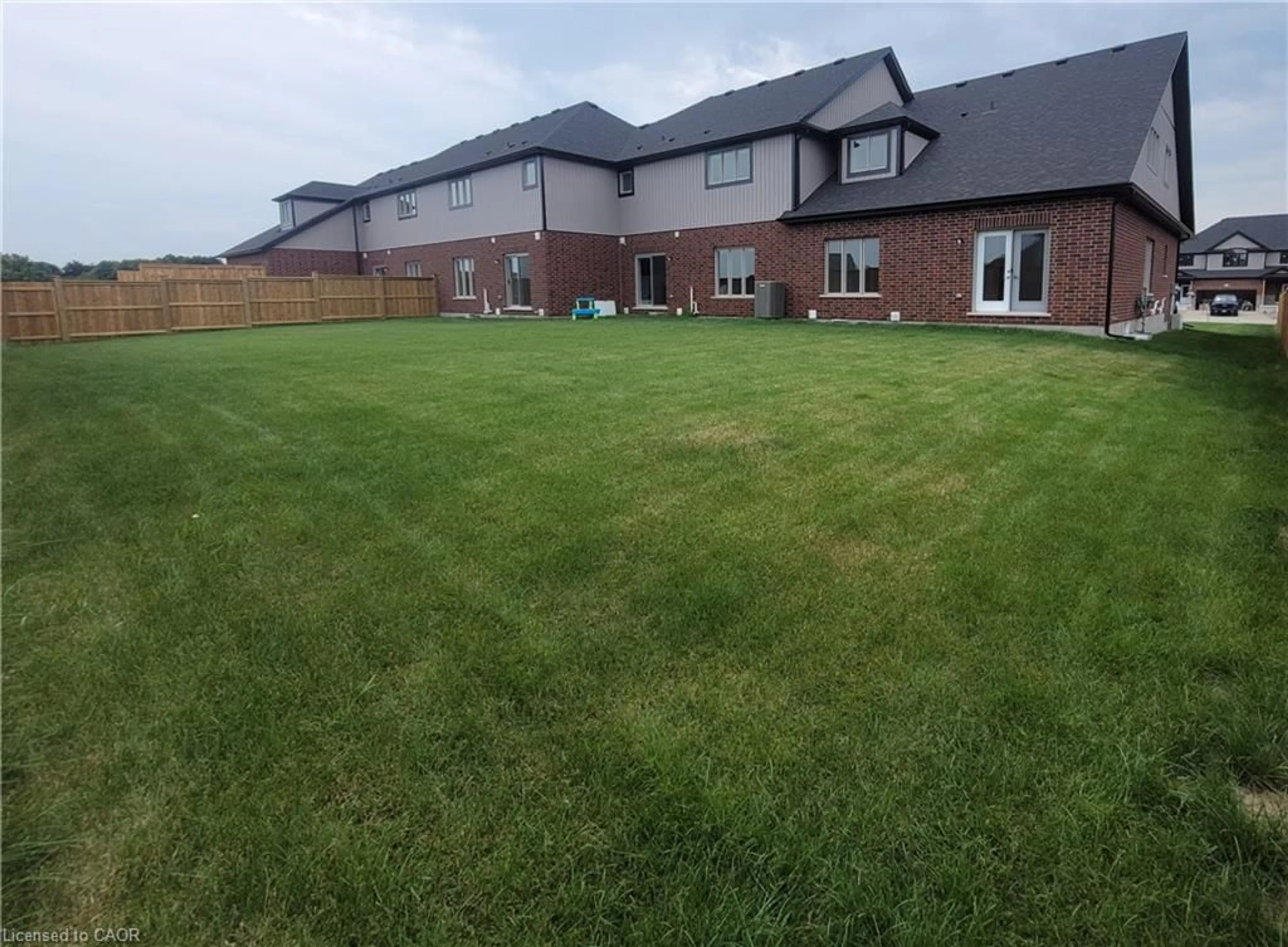 A pic from outside/outdoor area/front of a property/back of a property/a pic from drone, street for 236 Applewood St, Plattsville Ontario N0J 1S0