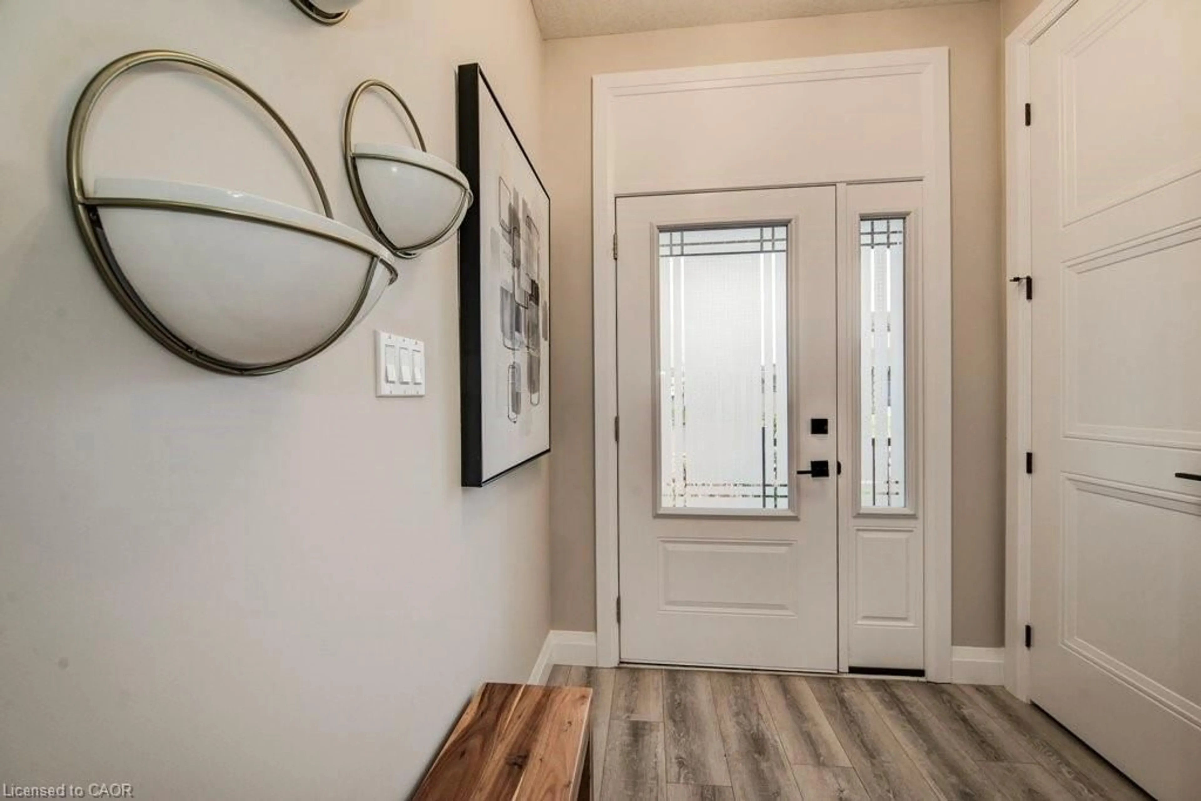 Indoor entryway for 205 Applewood St, Plattsville Ontario N0J 1S0