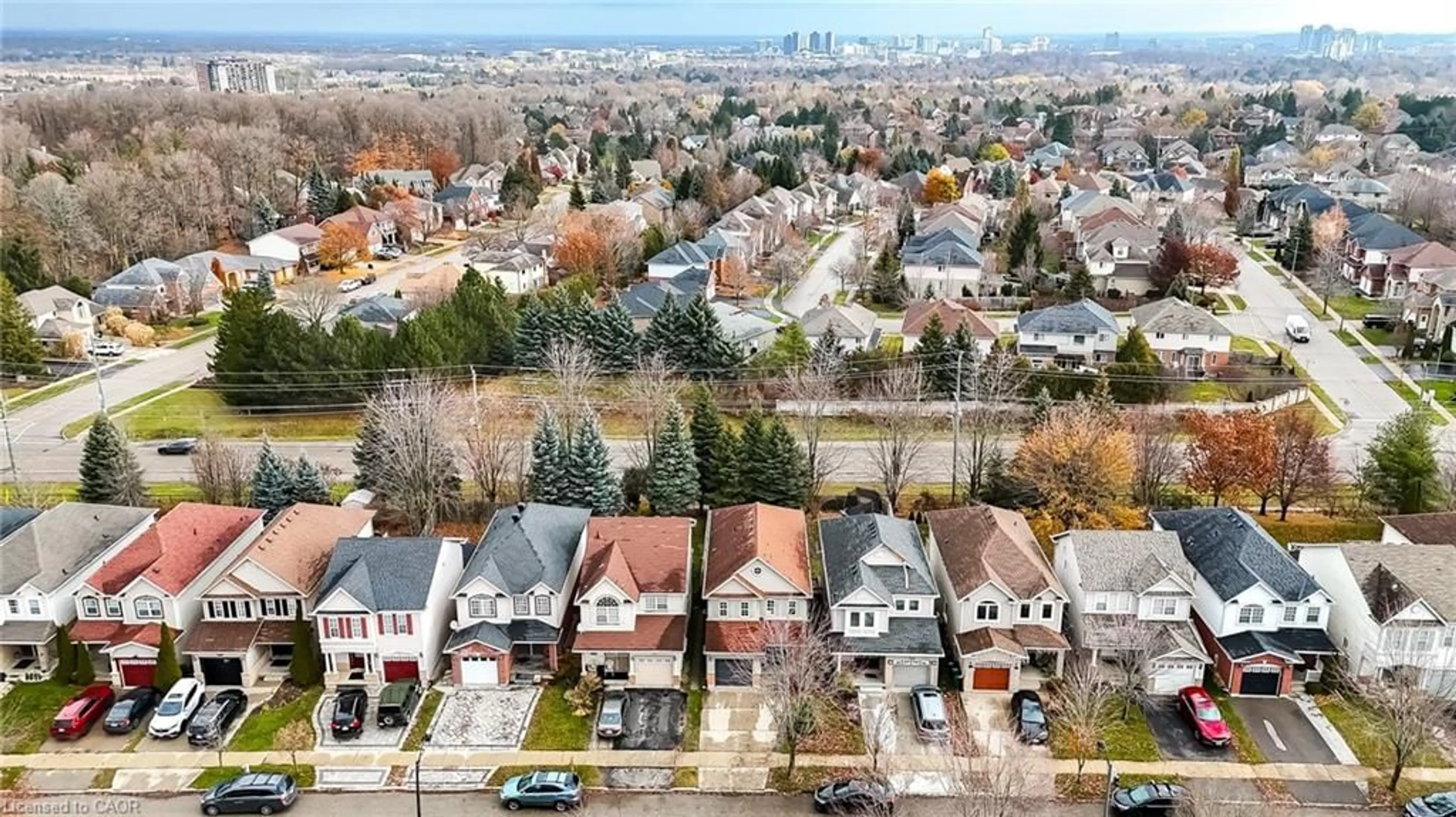 A pic from outside/outdoor area/front of a property/back of a property/a pic from drone, city buildings view from balcony for 728 Zermatt Dr, Waterloo Ontario N2T 2W7