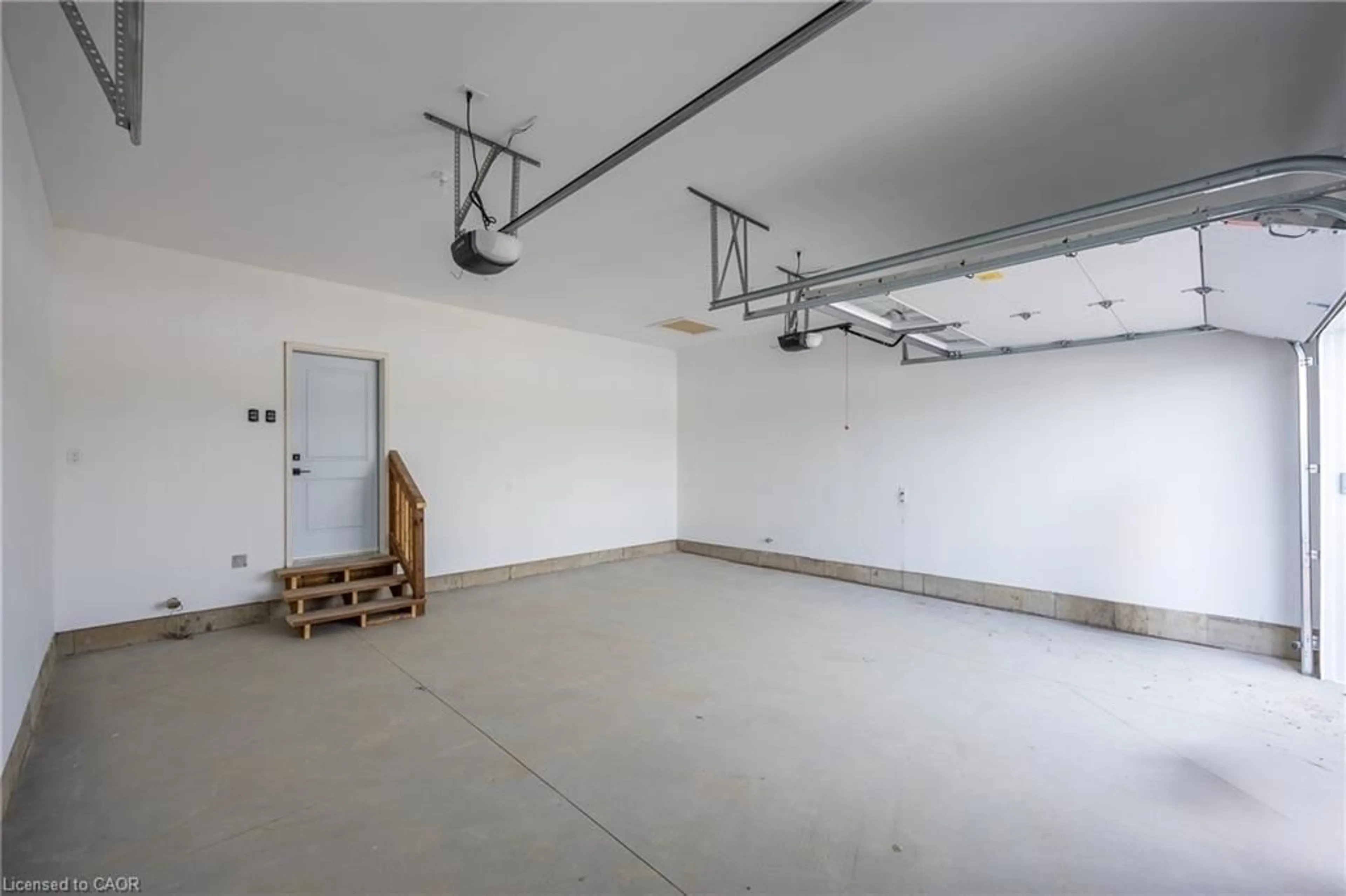 Indoor garage for 222 Schooner Dr, Port Dover Ontario N0A 1N3