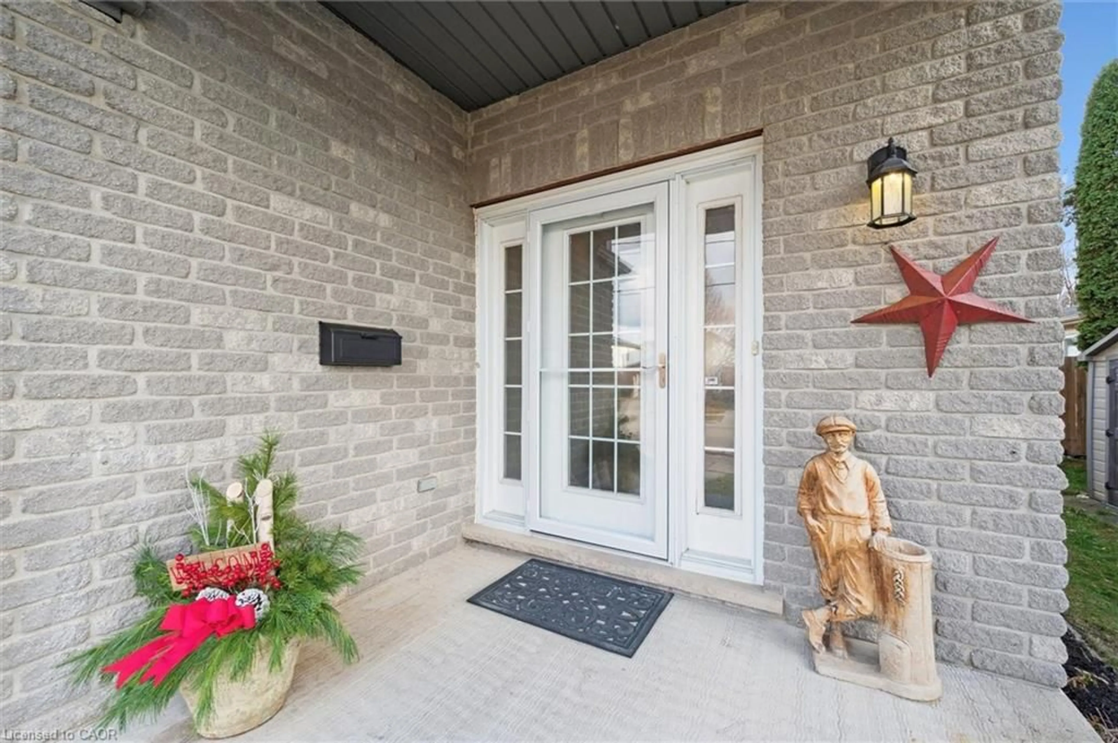 Indoor entryway for 442 Chesapeake Dr, Waterloo Ontario N2K 4B8