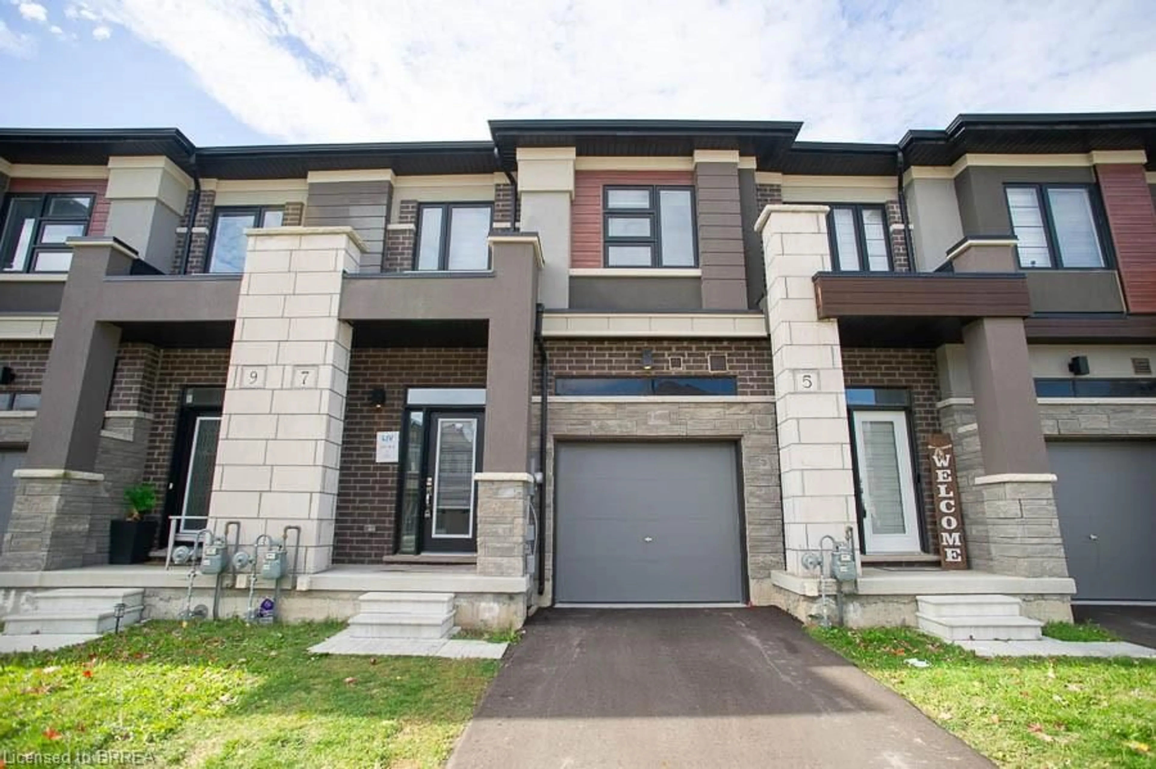 Home with brick exterior material, street for 7 Poole St, Brantford Ontario N3V 0B2