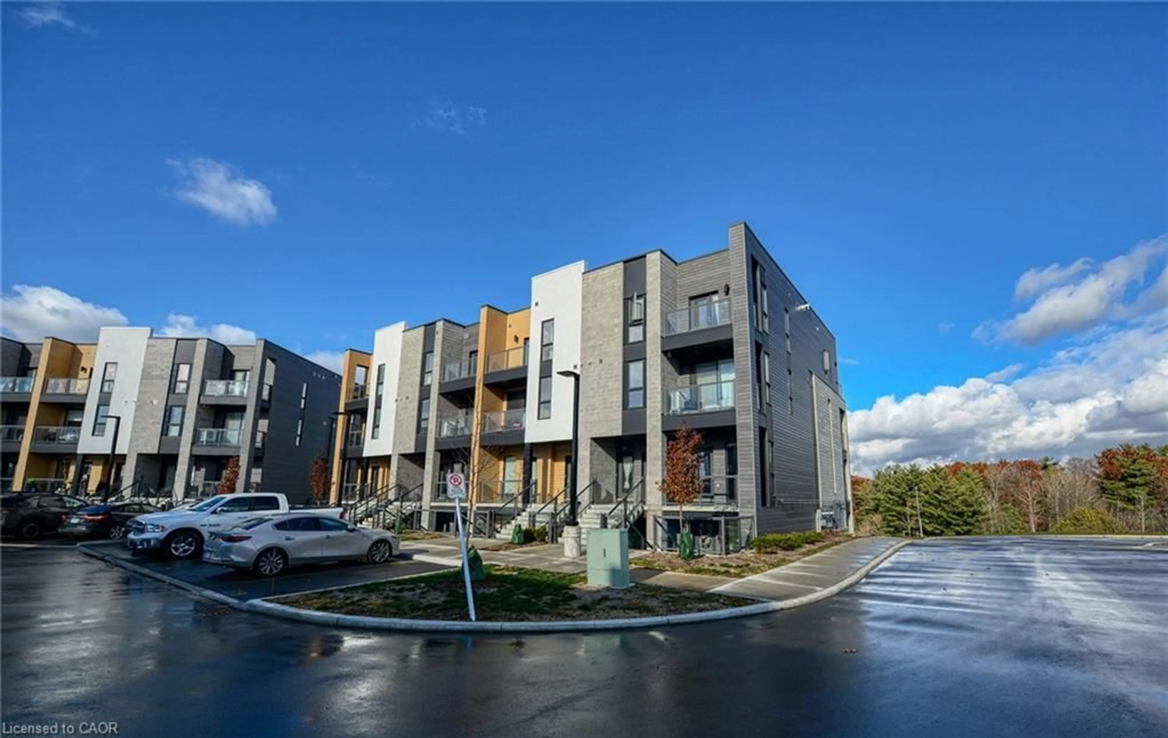 A pic from outside/outdoor area/front of a property/back of a property/a pic from drone, building for 261 Woodbine Ave #64, Kitchener Ontario N2R 0S7