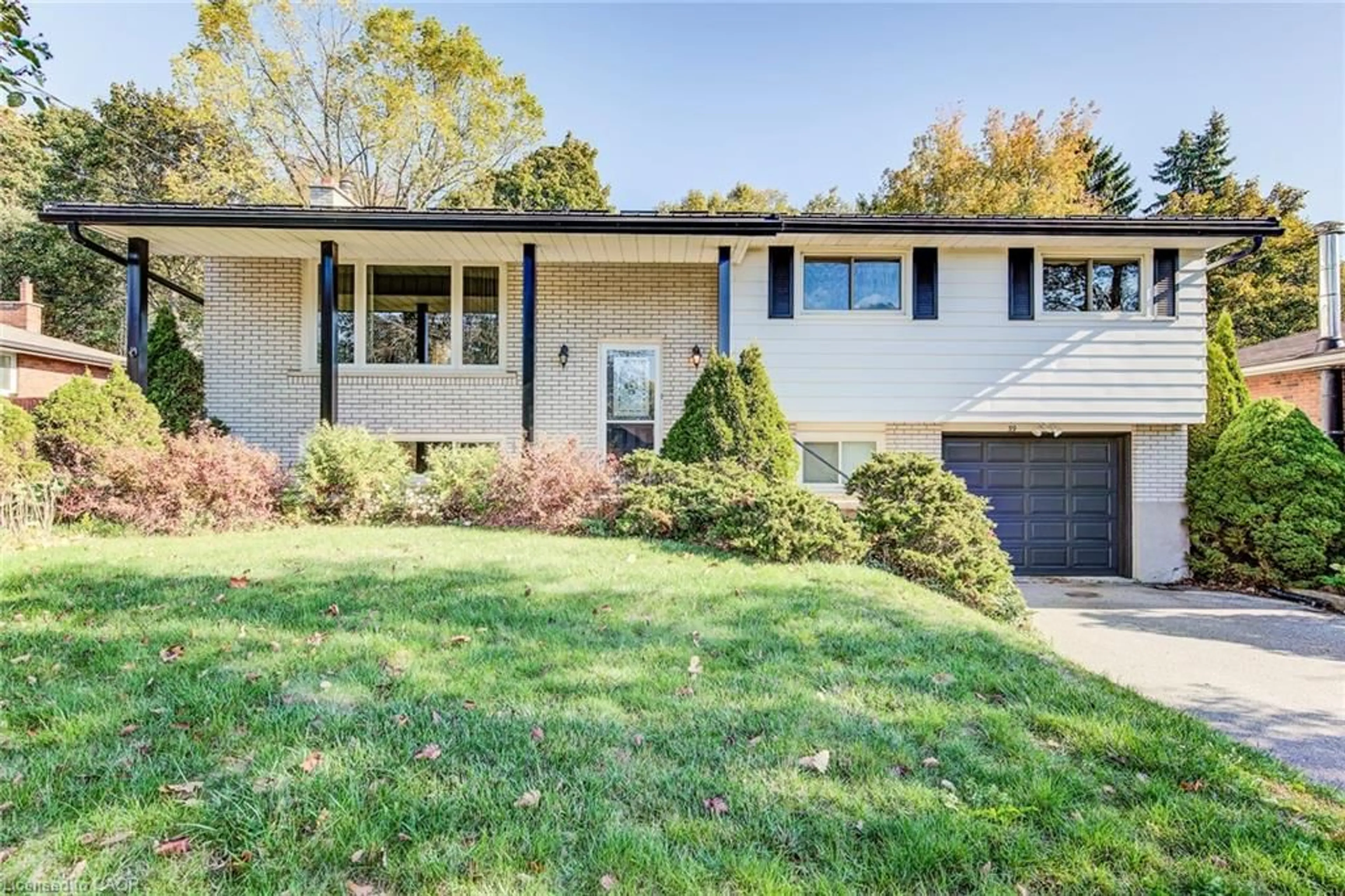 Home with vinyl exterior material, street for 39 Kenwood Cres, Guelph Ontario N1H 6E4