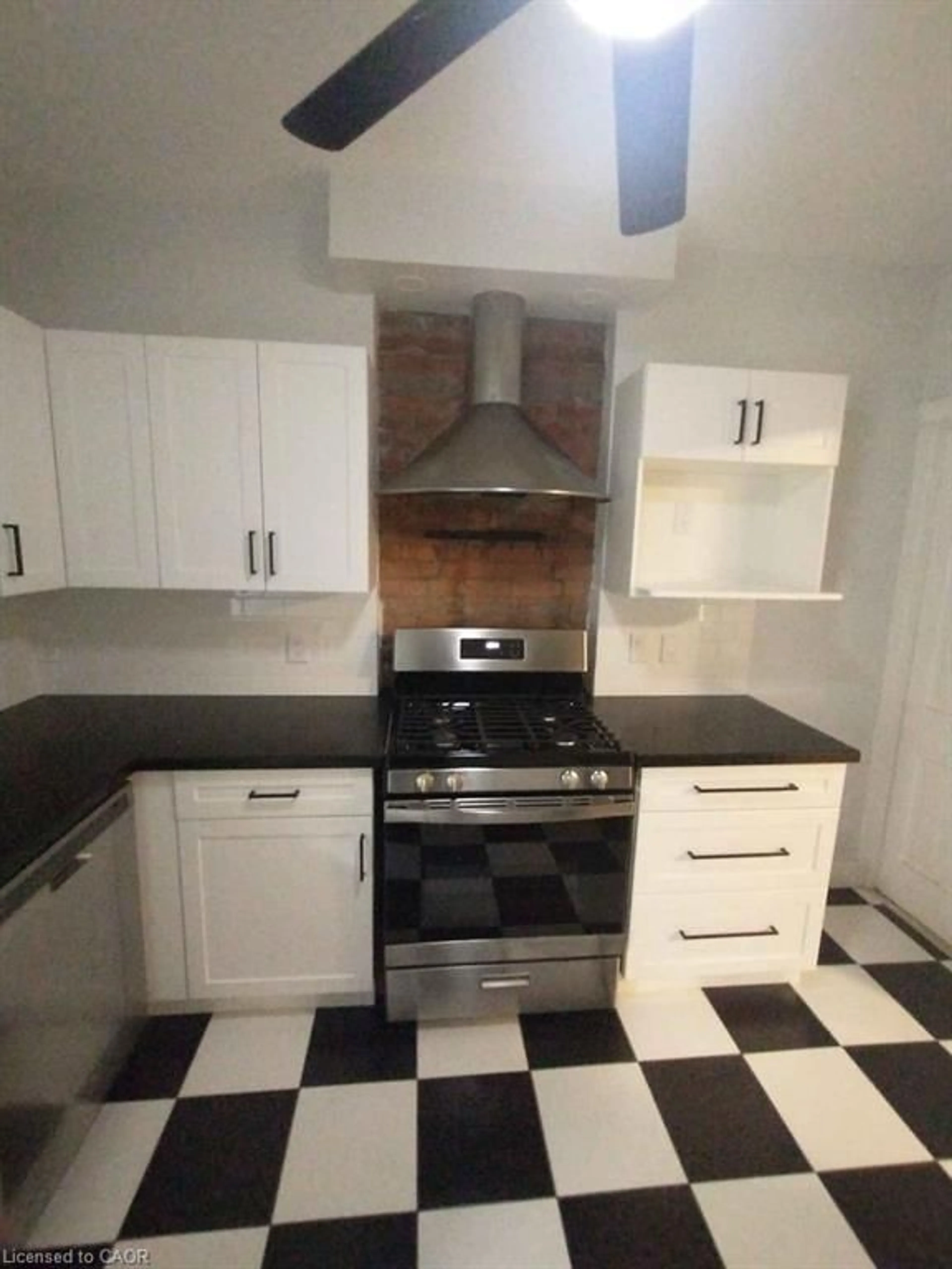 Standard kitchen, ceramic/tile floor for 102 Grant Ave, Hamilton Ontario L8N 2X7