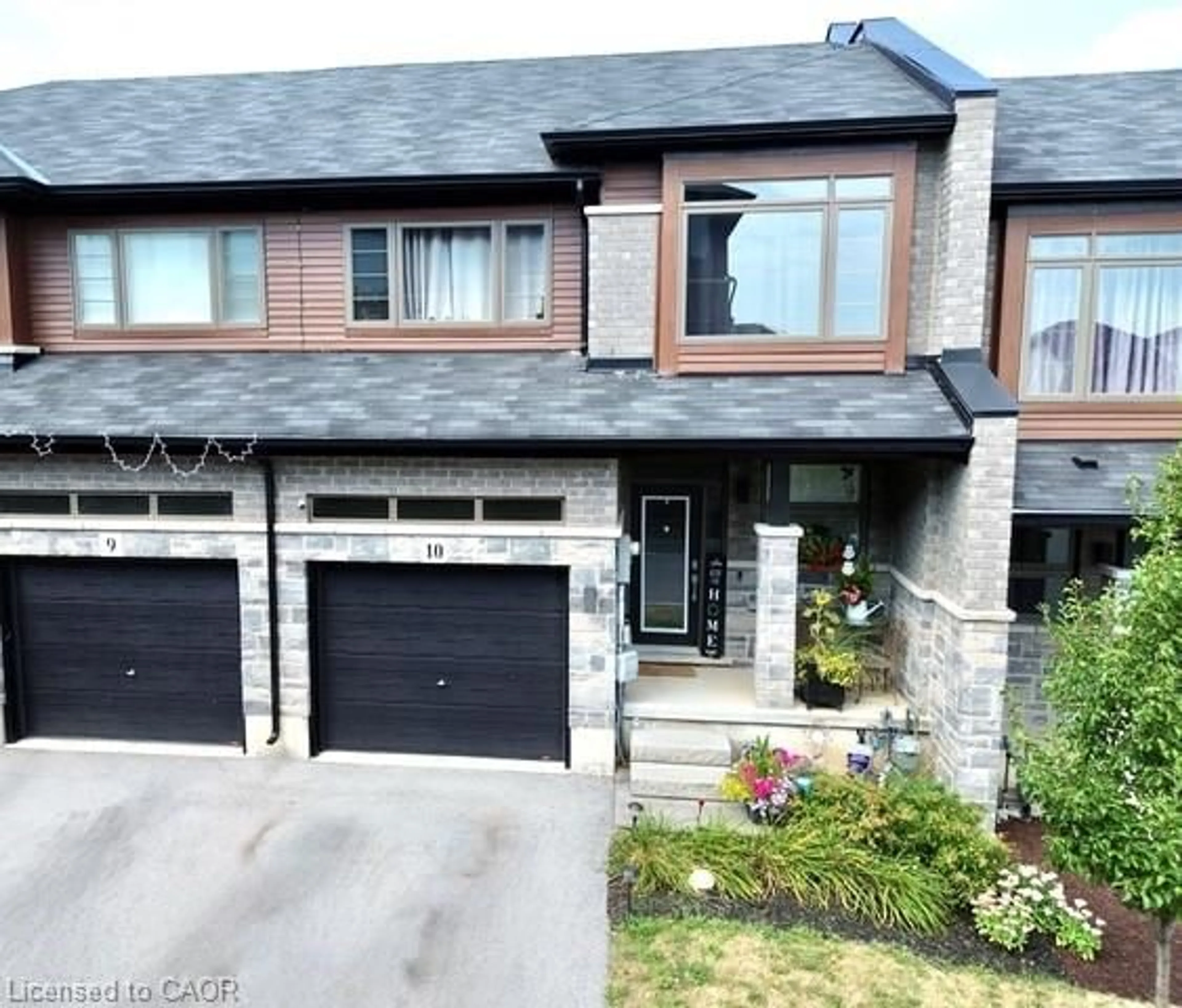 A pic from outside/outdoor area/front of a property/back of a property/a pic from drone, street for 5080 Connor Dr #10, Beamsville Ontario L3J 0T3