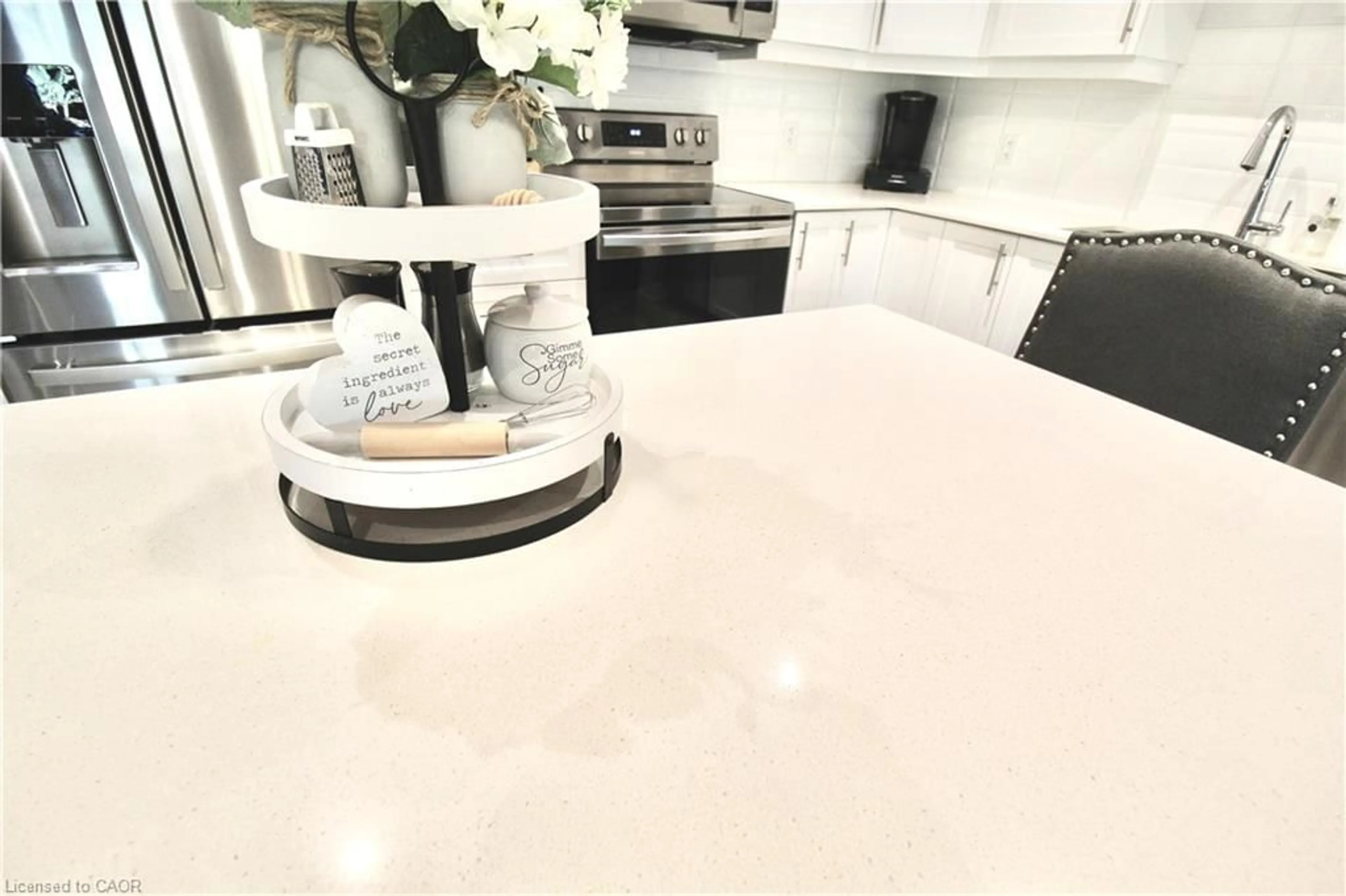 Contemporary kitchen, ceramic/tile floor for 5080 Connor Dr #10, Beamsville Ontario L3J 0T3