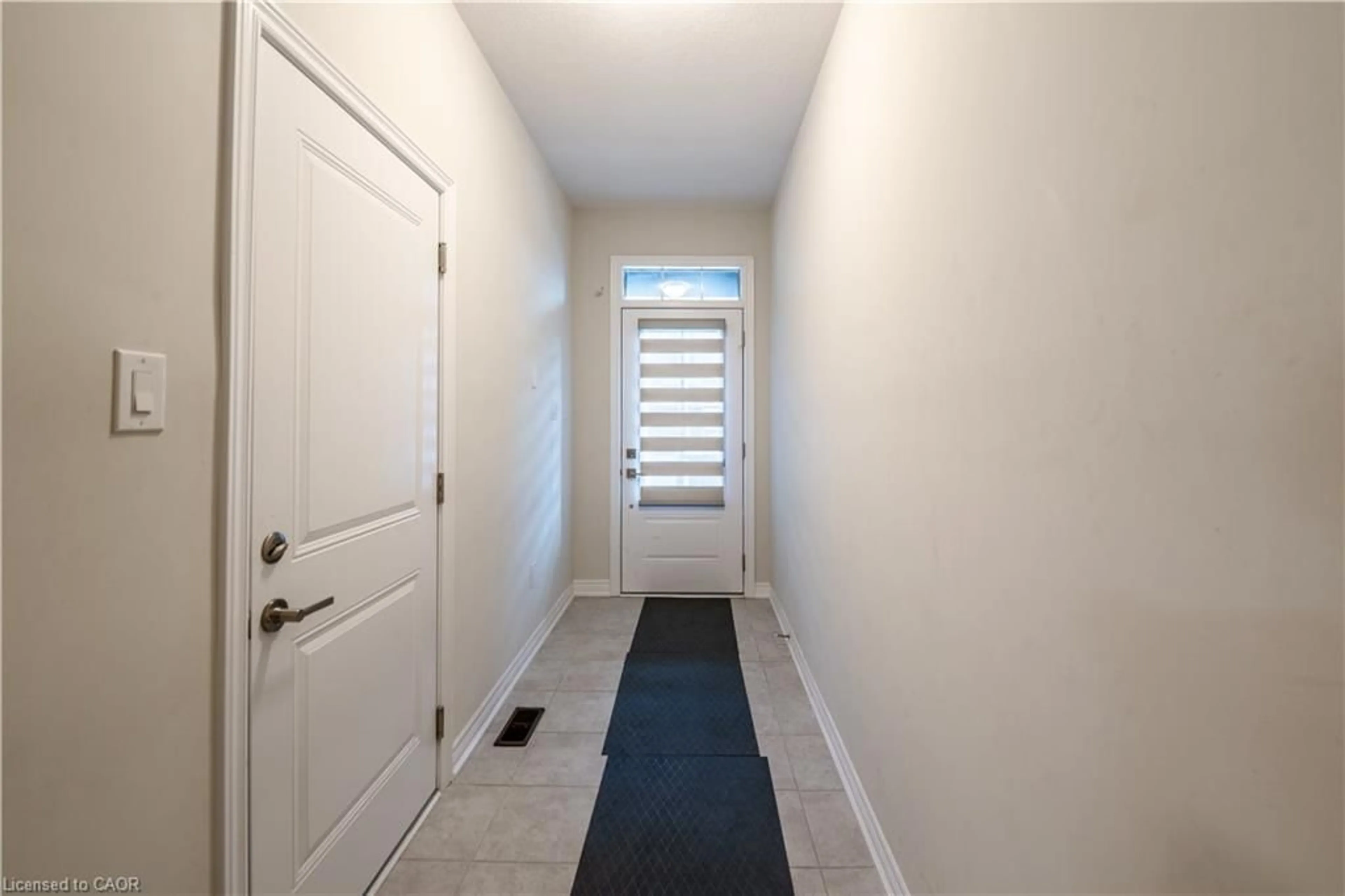 Indoor entryway for 10 Birmingham Dr #4, Cambridge Ontario N1R 8K5