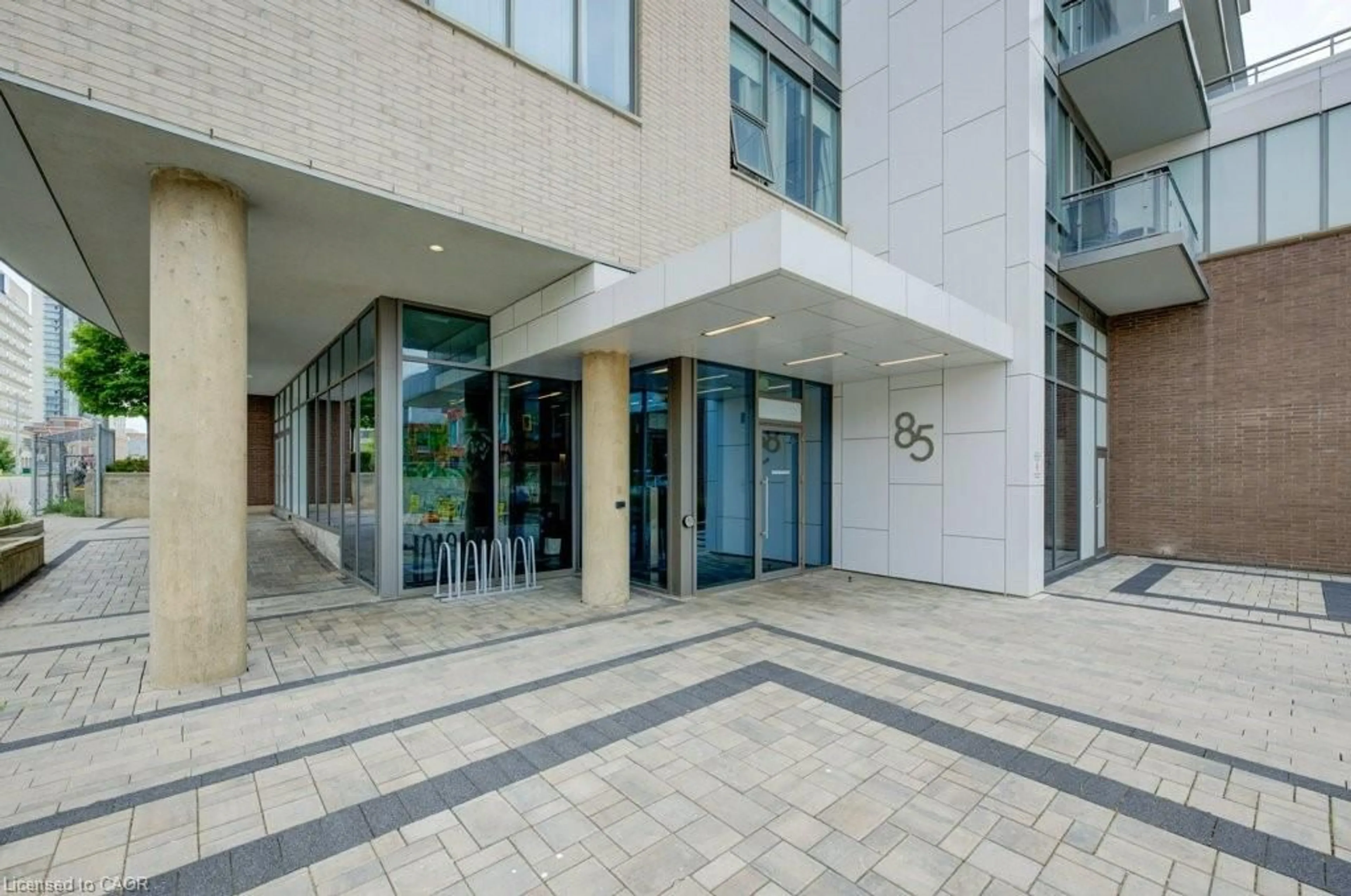Indoor foyer for 85 Duke St #1007, Kitchener Ontario N2G 1A6