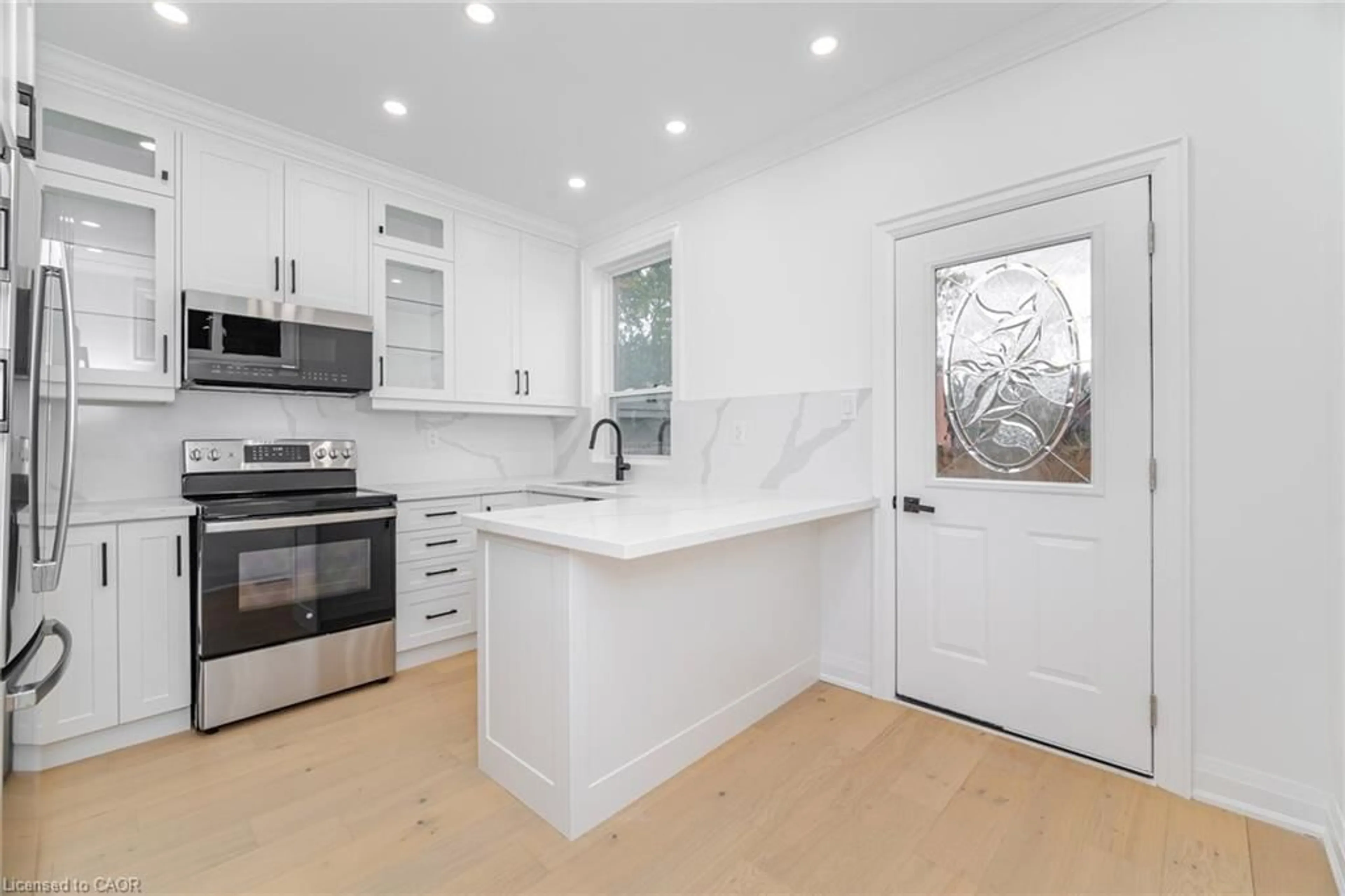 Open concept kitchen, ceramic/tile floor for 285 Charlton Ave, Hamilton Ontario L8P 2E4