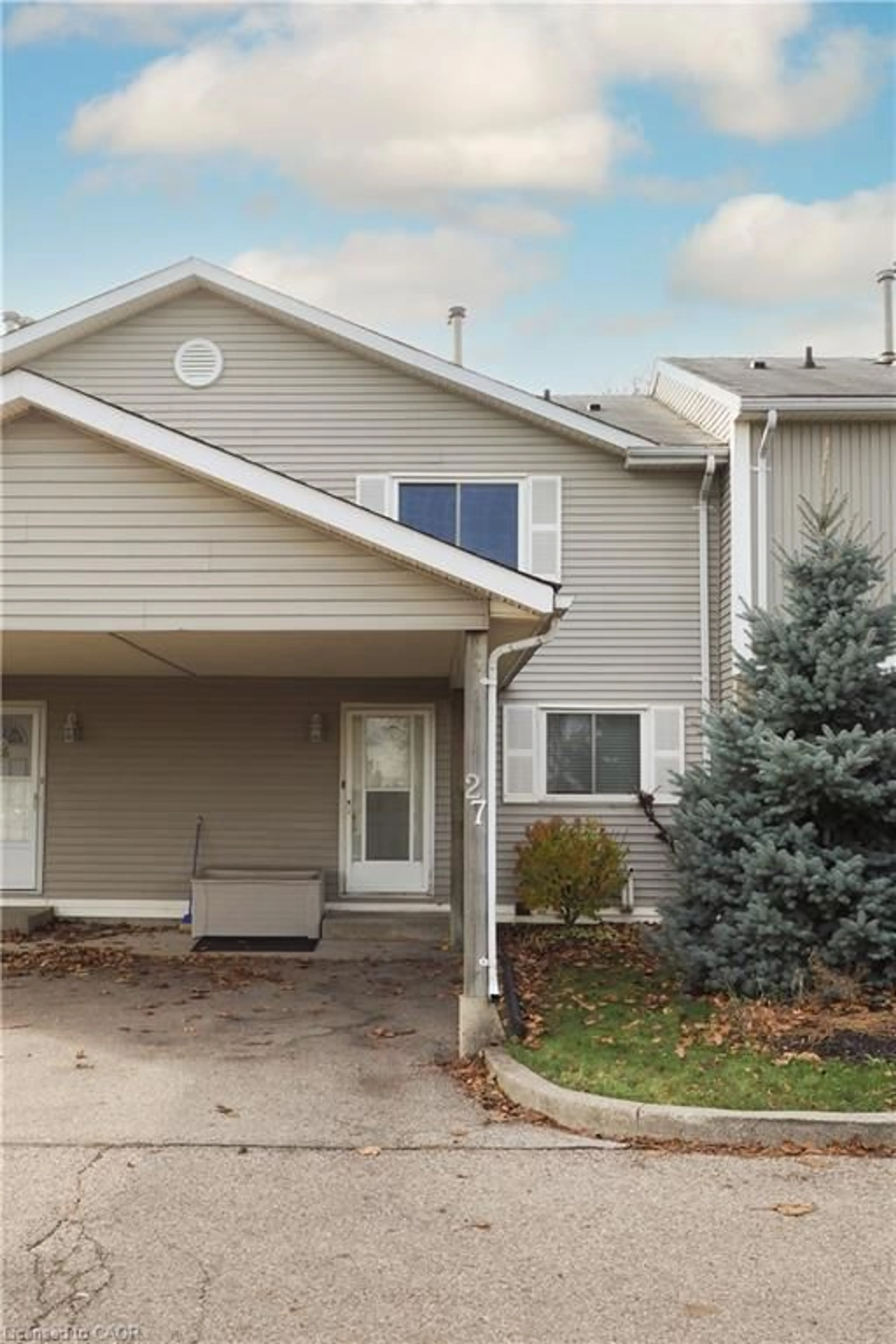 Home with vinyl exterior material, street for 255 Northlake Dr, Waterloo Ontario N2V 1Z2