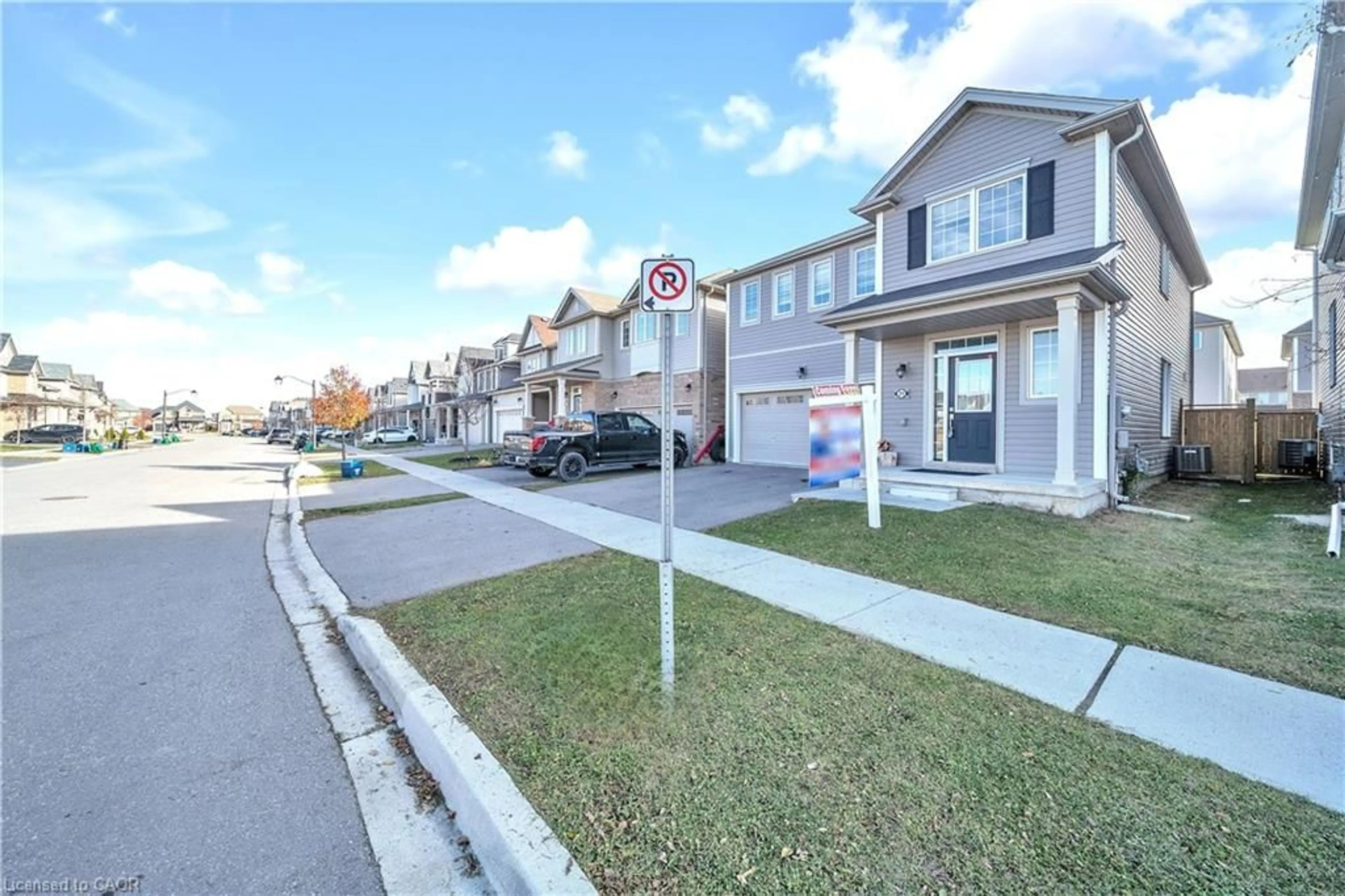 A pic from outside/outdoor area/front of a property/back of a property/a pic from drone, street for 31 Munro Cir, Brantford Ontario N3T 0R1
