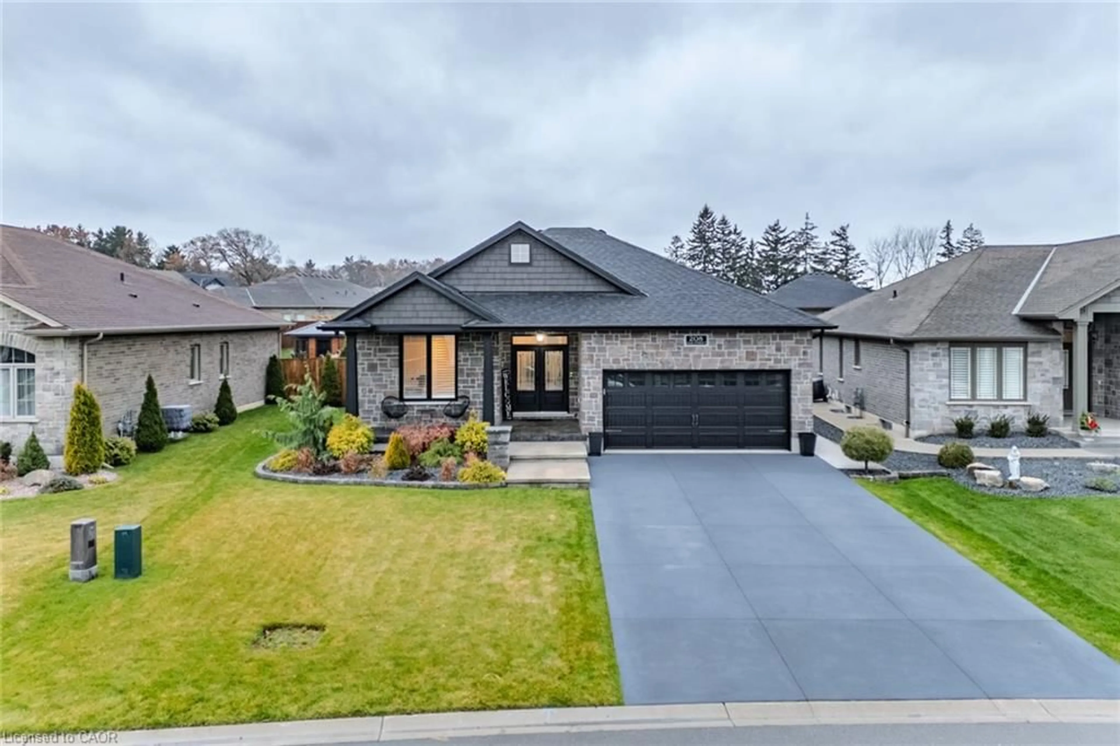 Home with brick exterior material, street for 208 Oak St, Simcoe Ontario N3Y 4K1