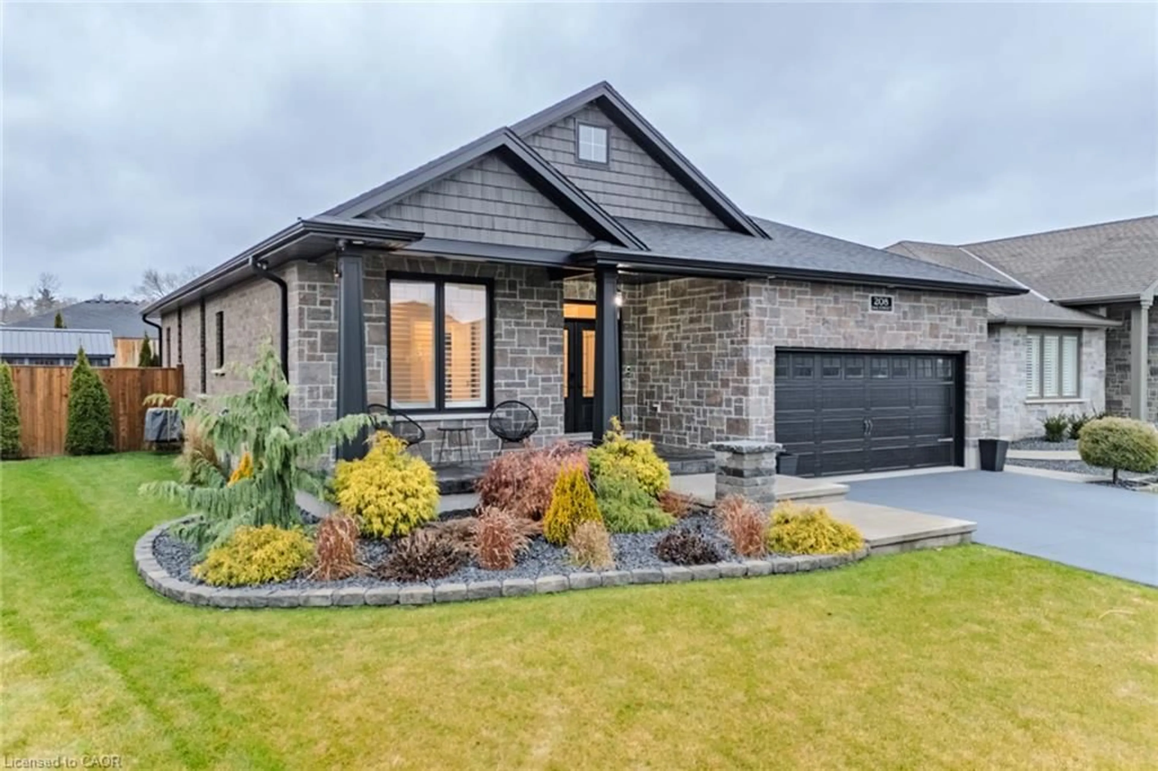 Home with brick exterior material, street for 208 Oak St, Simcoe Ontario N3Y 4K1