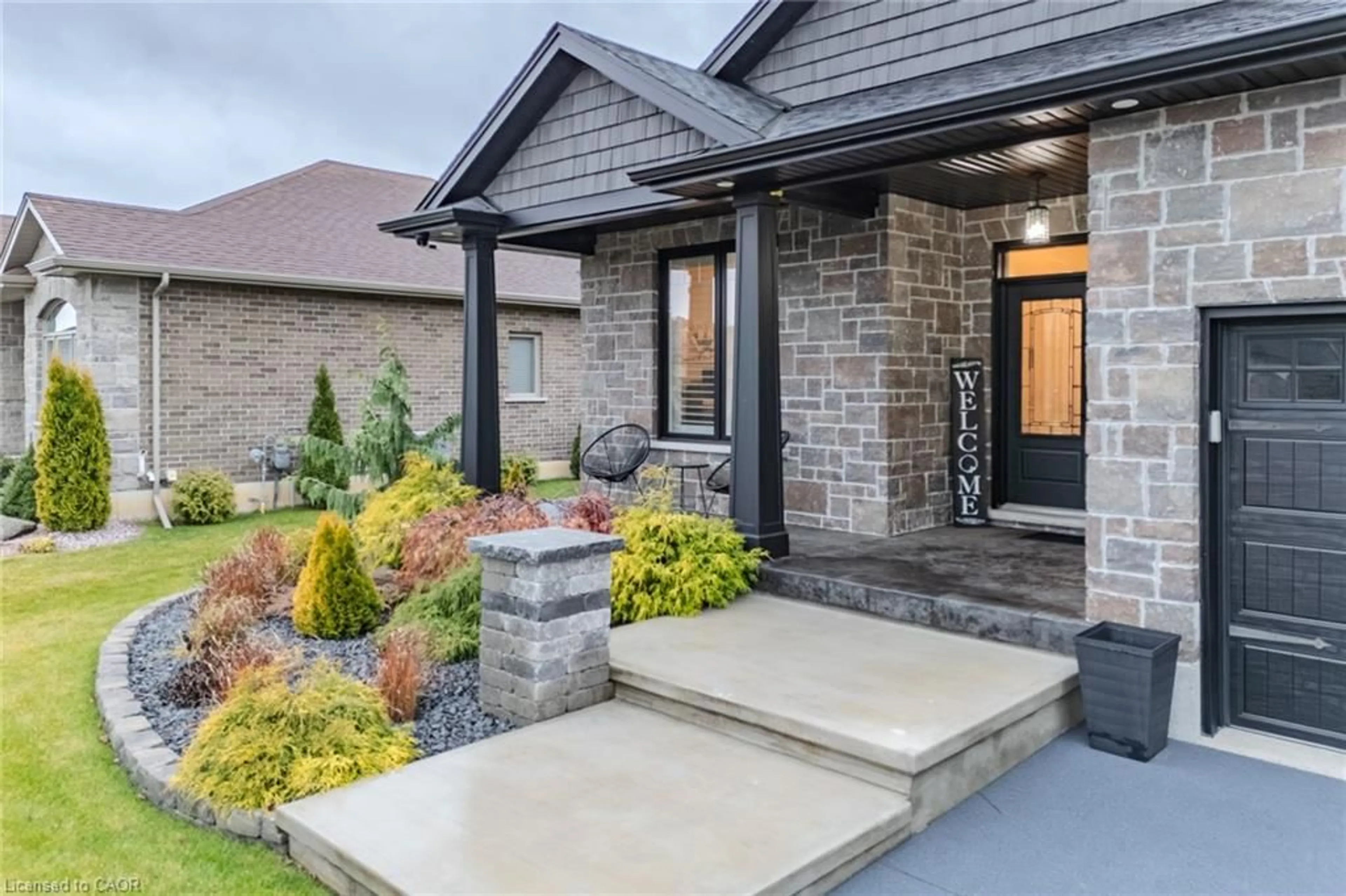 Home with brick exterior material, street for 208 Oak St, Simcoe Ontario N3Y 4K1