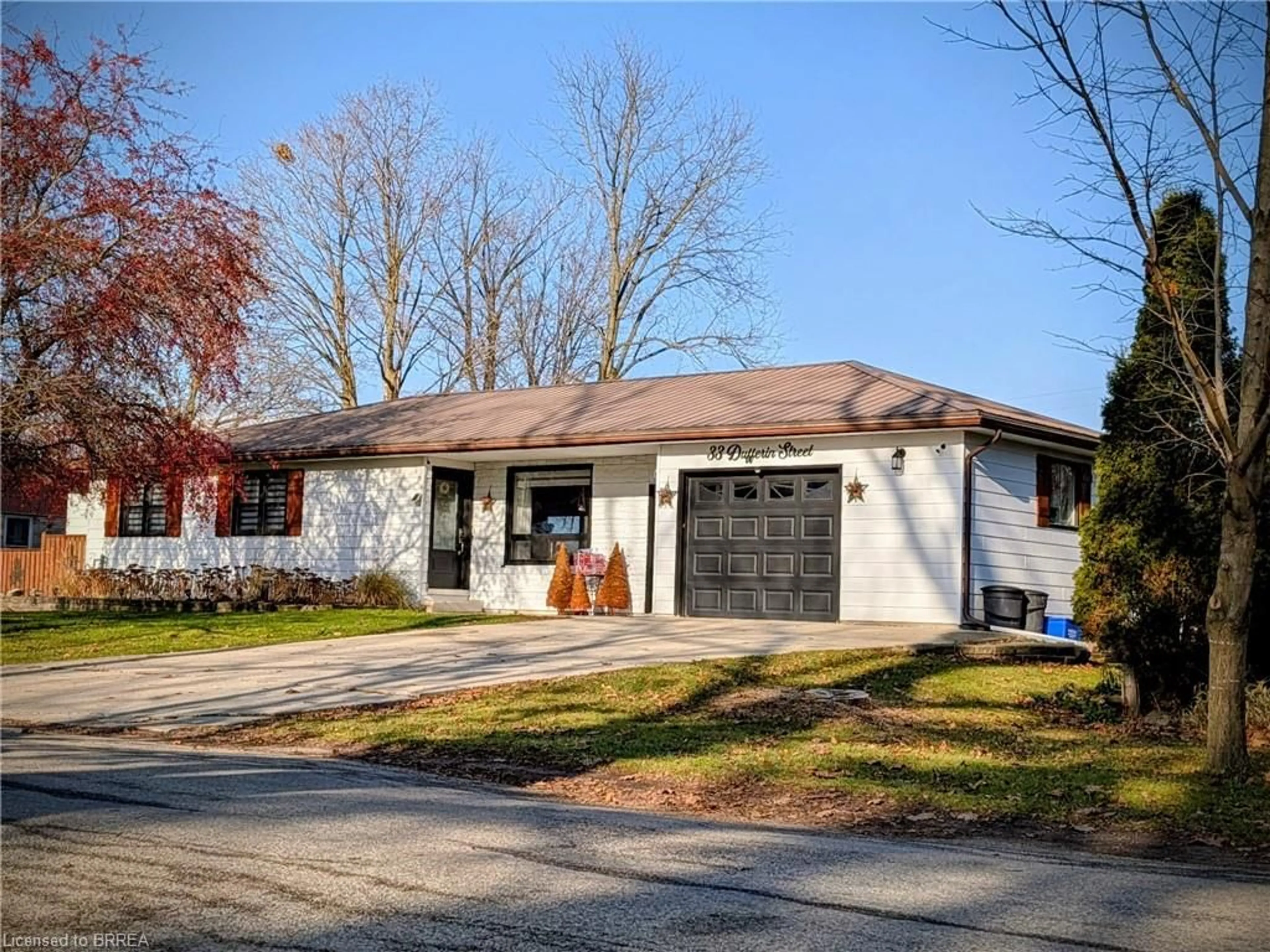 Home with brick exterior material, street for 33 Dufferin St, Burford Ontario N0E 1A0