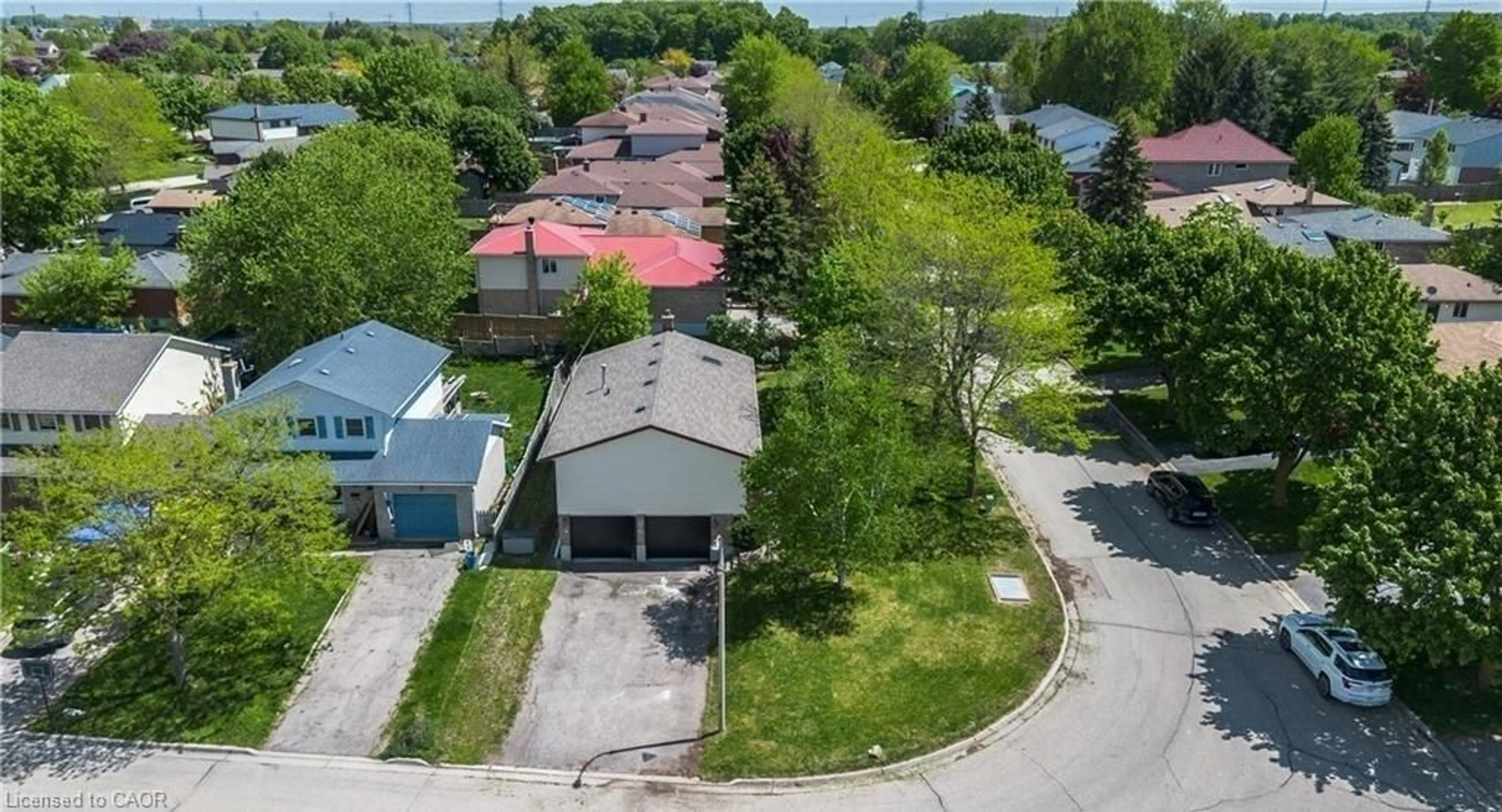 A pic from outside/outdoor area/front of a property/back of a property/a pic from drone, street for 85 High Acres Cres, Kitchener Ontario N2N 2S3