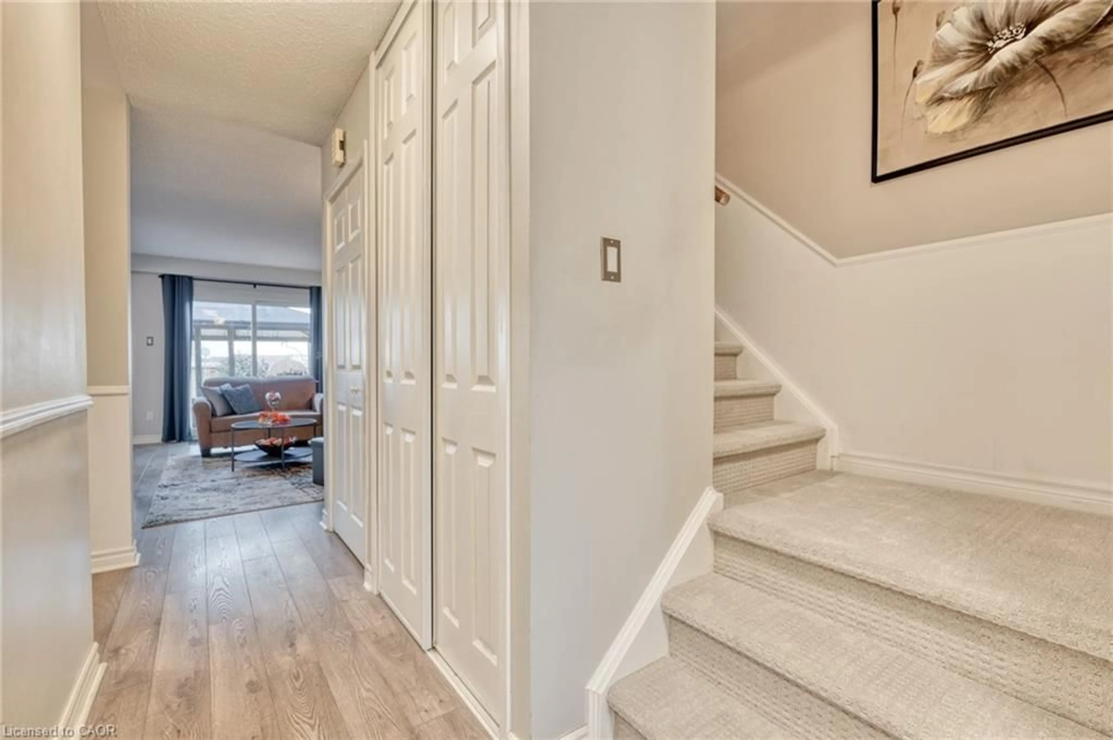 Indoor entryway for 31 Bryna Ave, Hamilton Ontario L9A 4W9