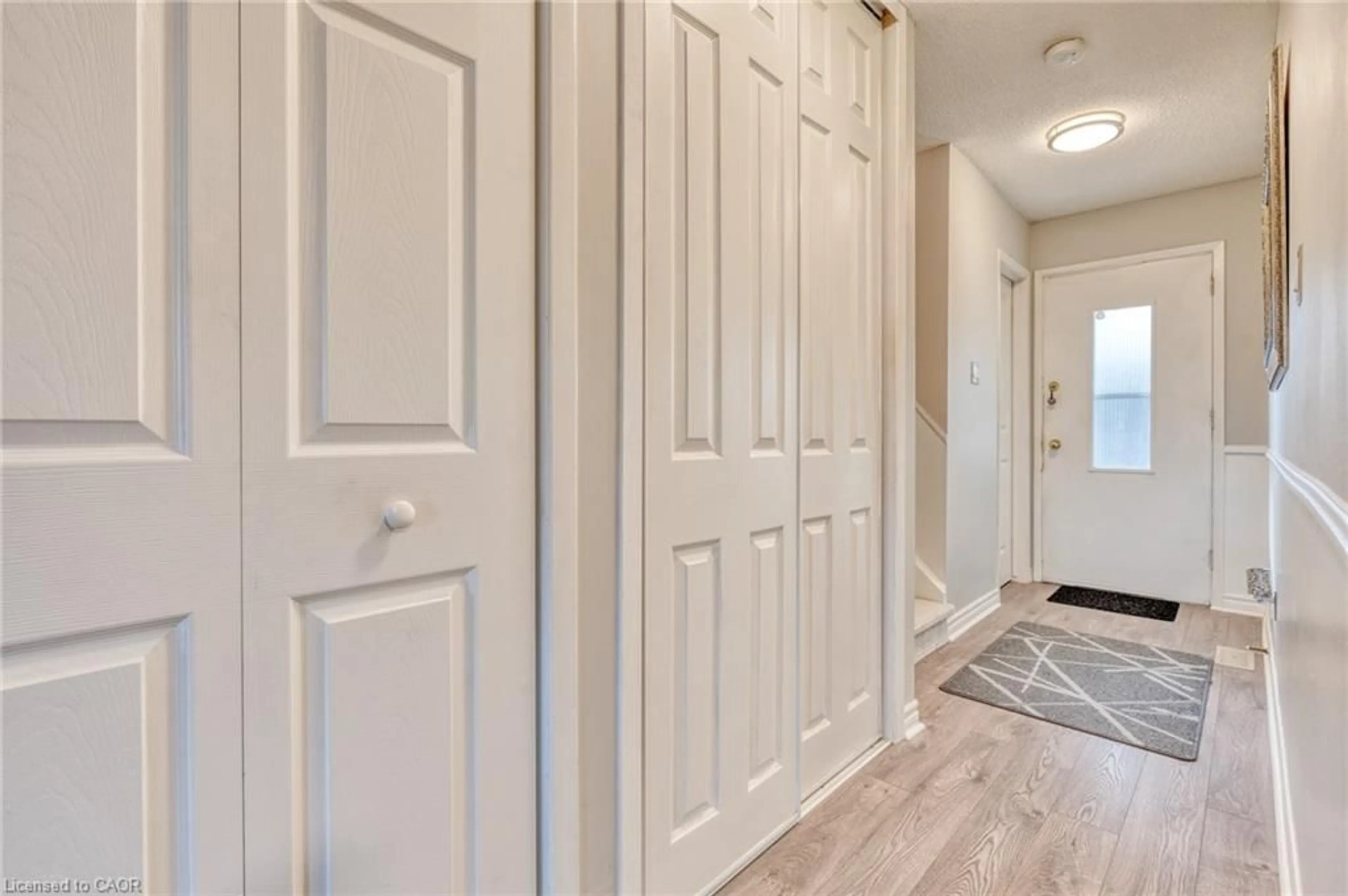 Indoor entryway for 31 Bryna Ave, Hamilton Ontario L9A 4W9