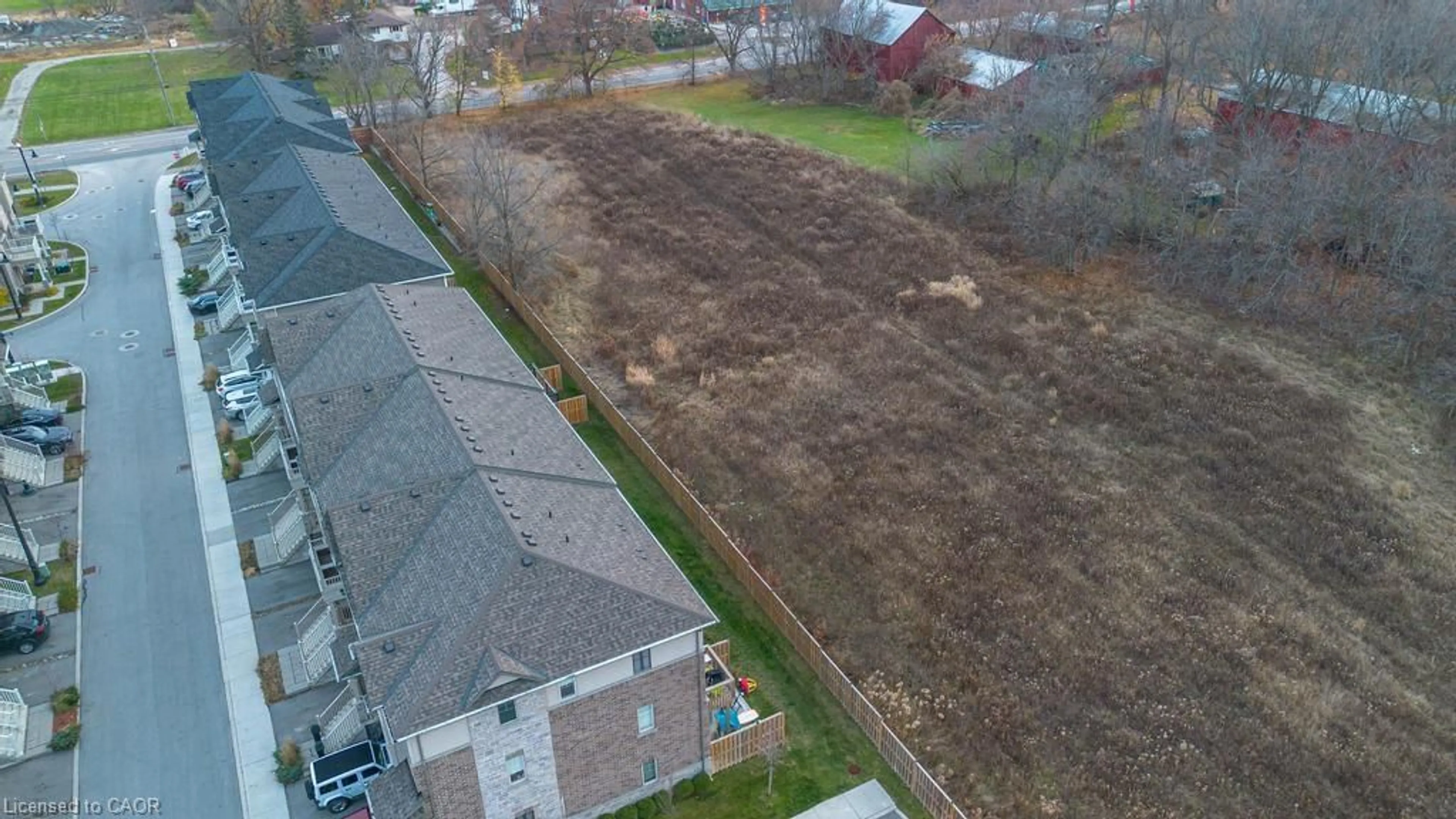 A pic from outside/outdoor area/front of a property/back of a property/a pic from drone, unknown for 33 Barley Lane, Ancaster Ontario L9K 0K1