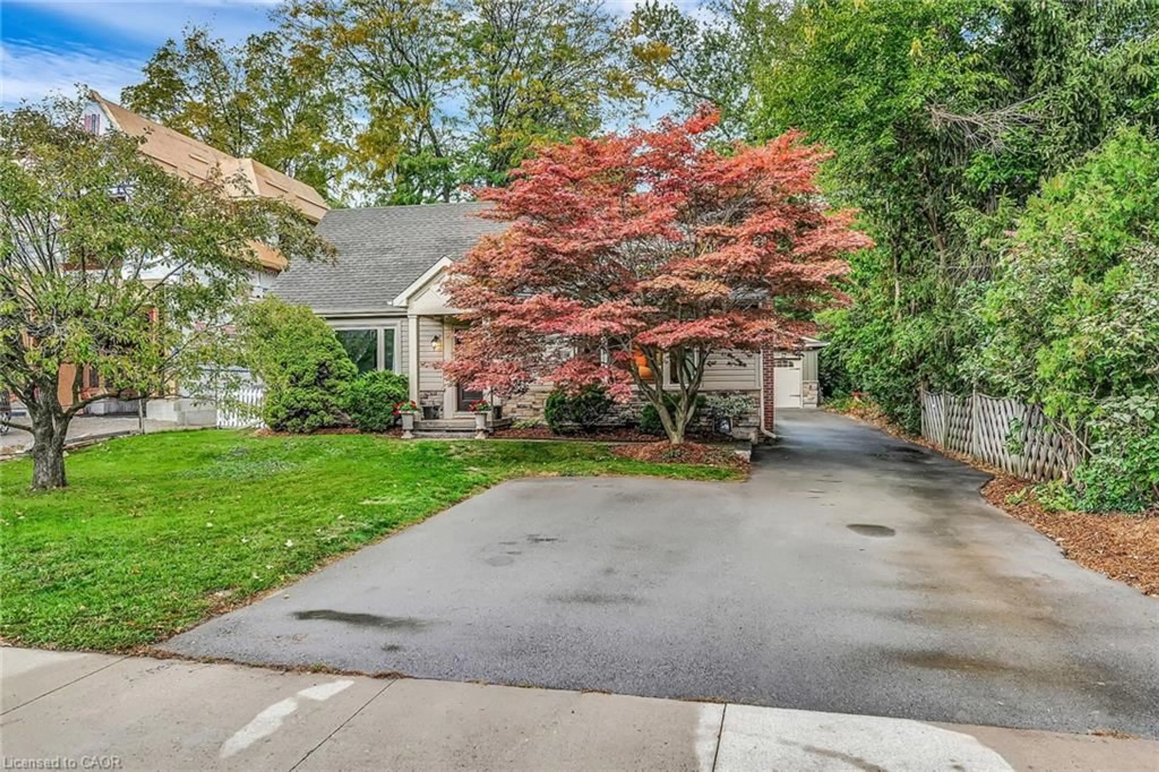 Unknown for 233 Townsend Ave, Burlington Ontario L7T 1Z5