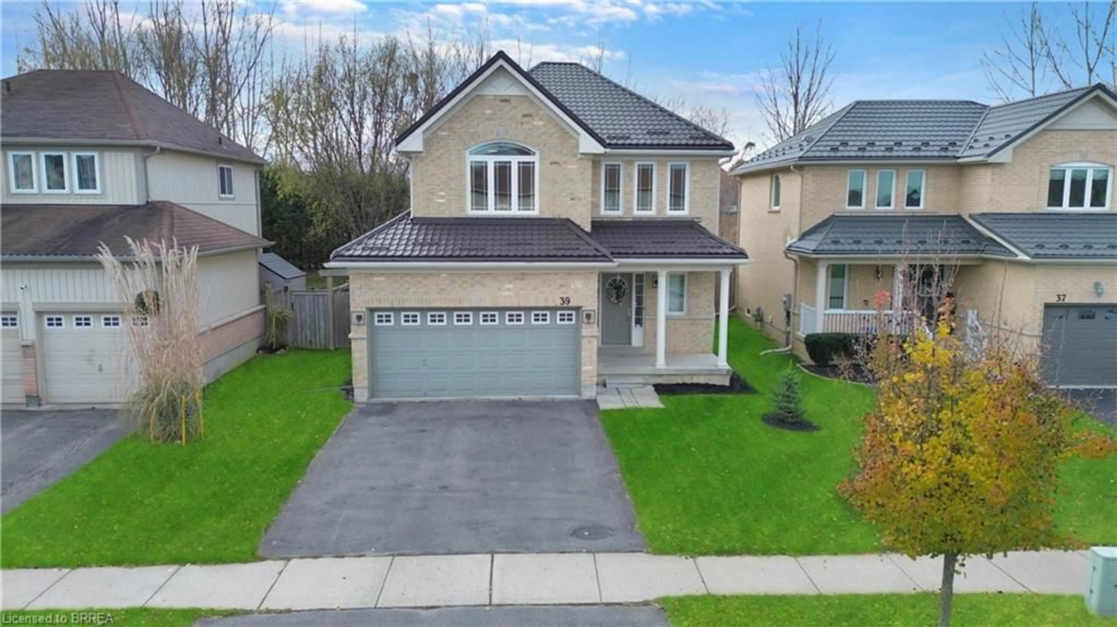 A pic from outside/outdoor area/front of a property/back of a property/a pic from drone, street for 39 Barrett Ave, Brantford Ontario N3S 0B5