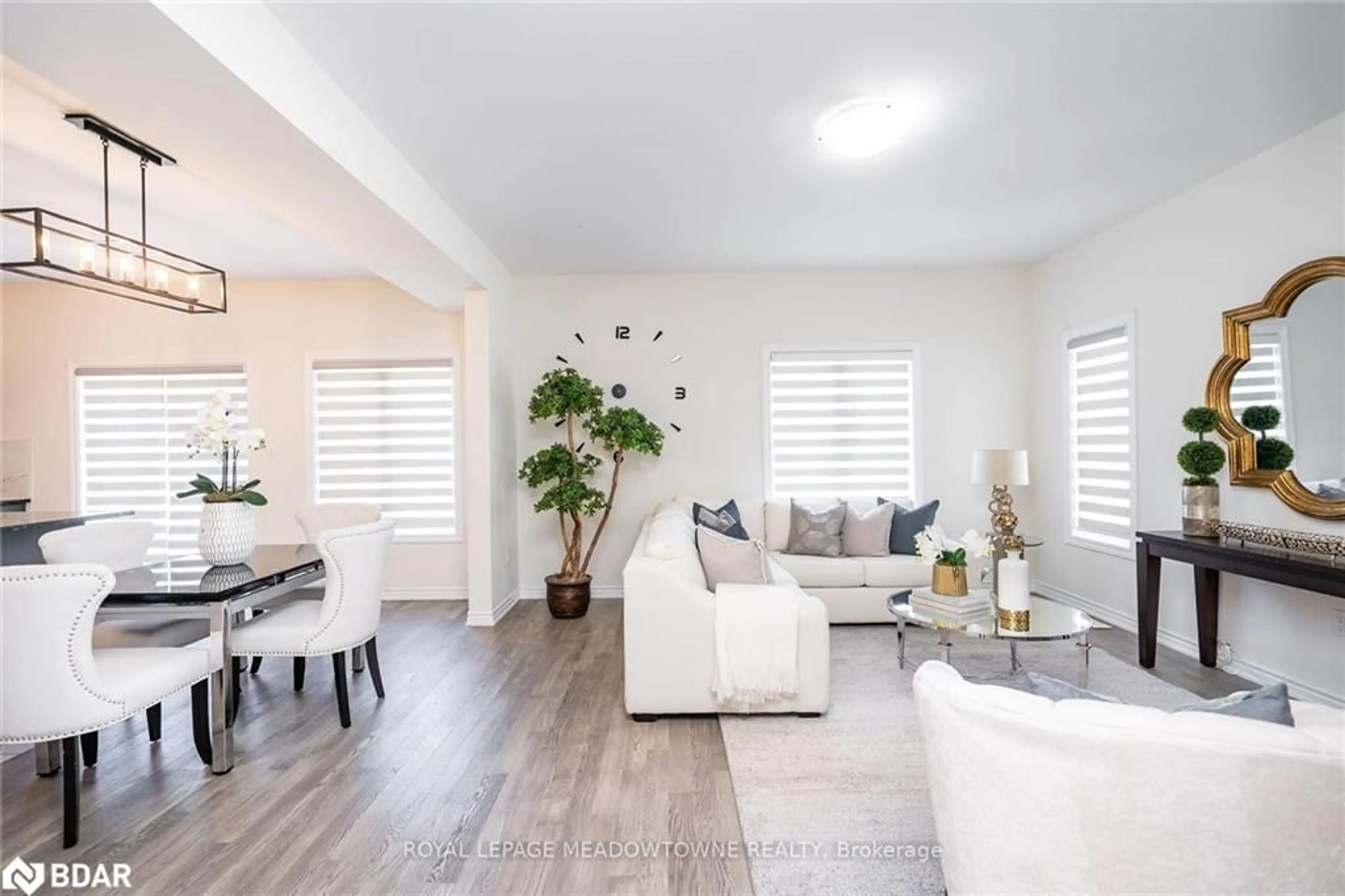 Living room with furniture, unknown for 16 Bethune Ave, Welland Ontario L3B 0H5