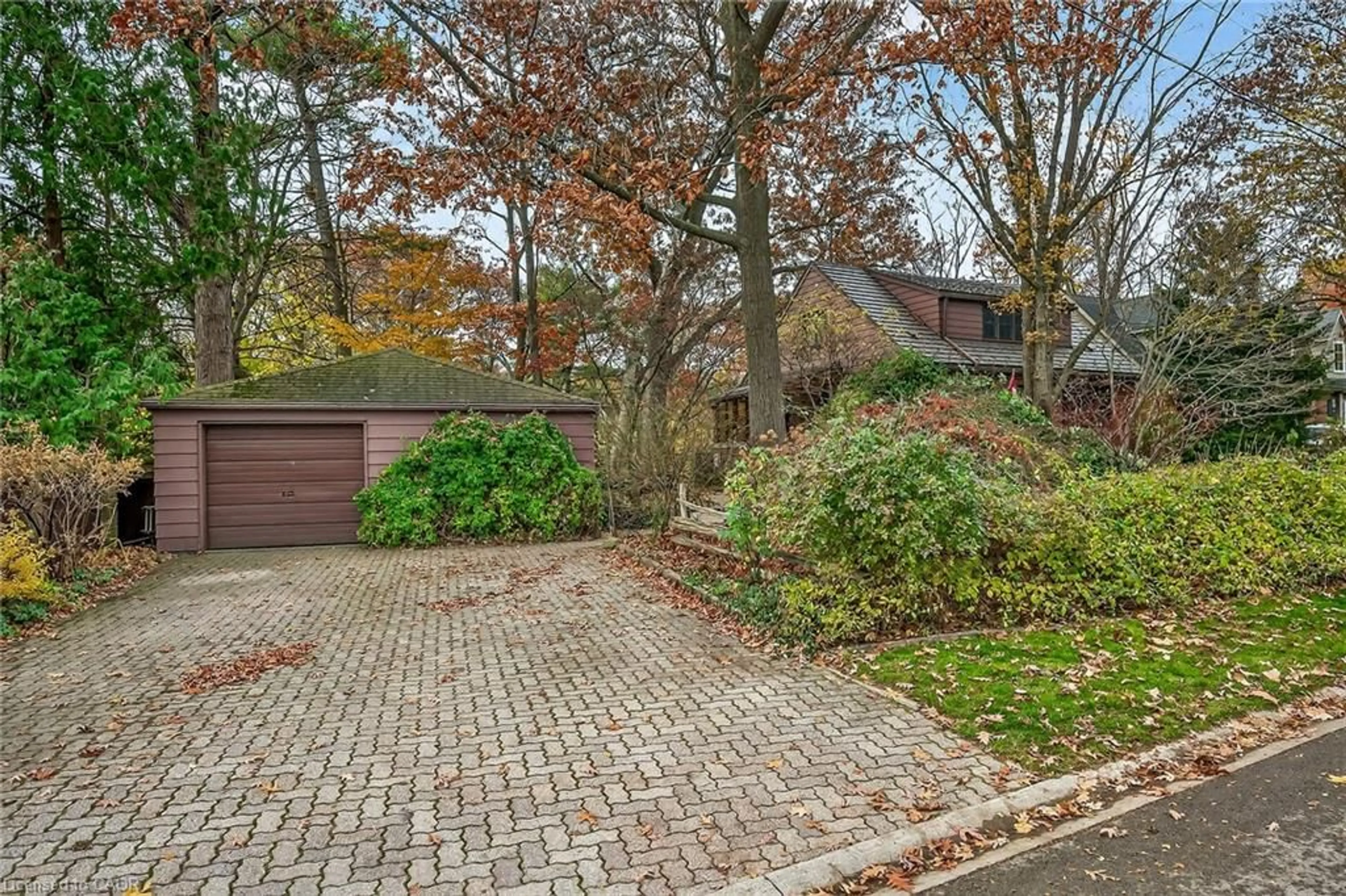 Unknown for 842 Forest Glen Ave, Burlington Ontario L7T 2L2