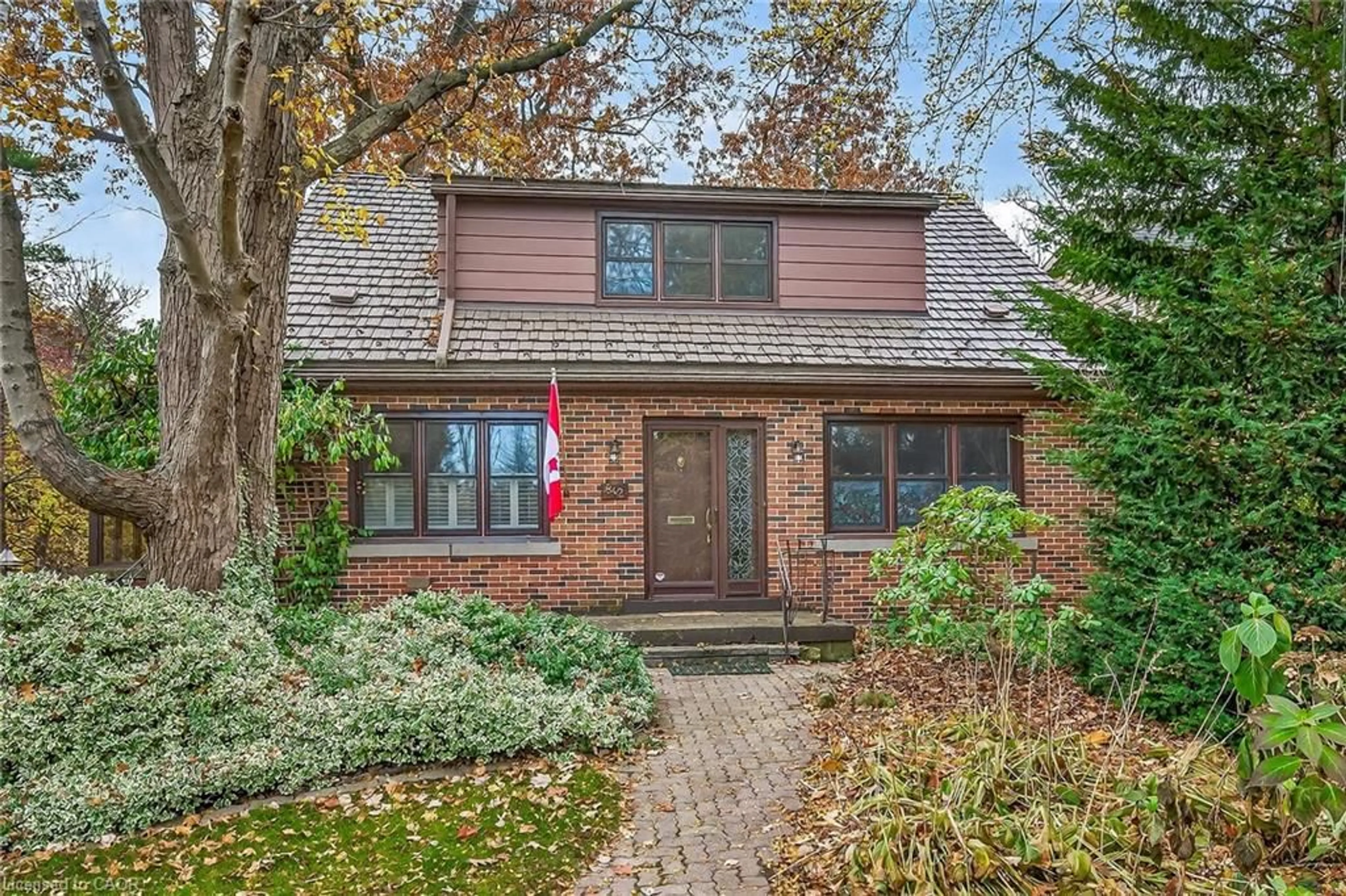 Home with brick exterior material, street for 842 Forest Glen Ave, Burlington Ontario L7T 2L2