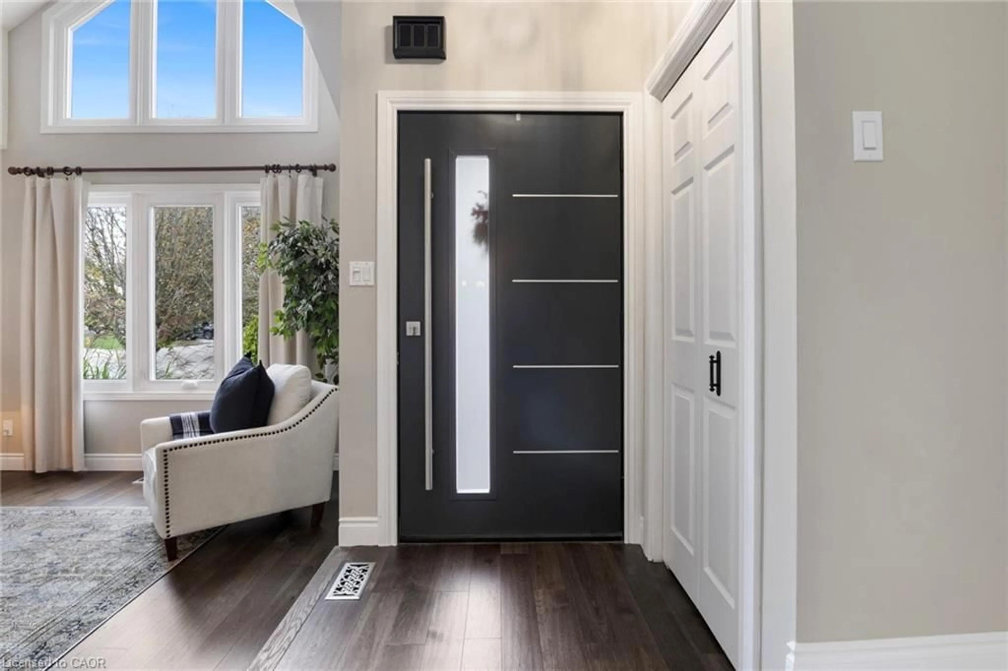 Indoor entryway for 391 Strawberry Cres, Waterloo Ontario N2K 3J4