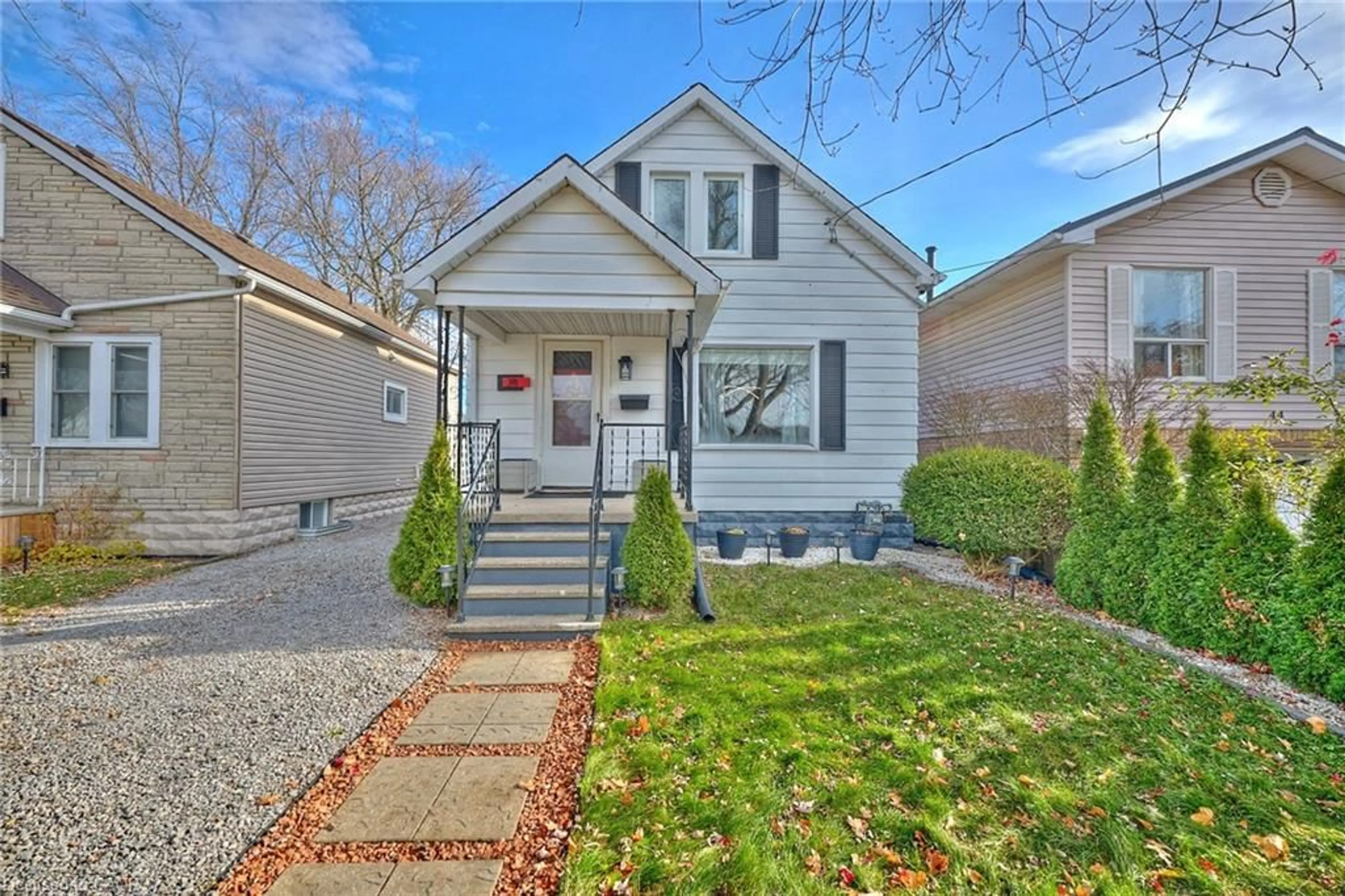 Home with vinyl exterior material, street for 38 Wallace Ave, Welland Ontario L3B 1R5