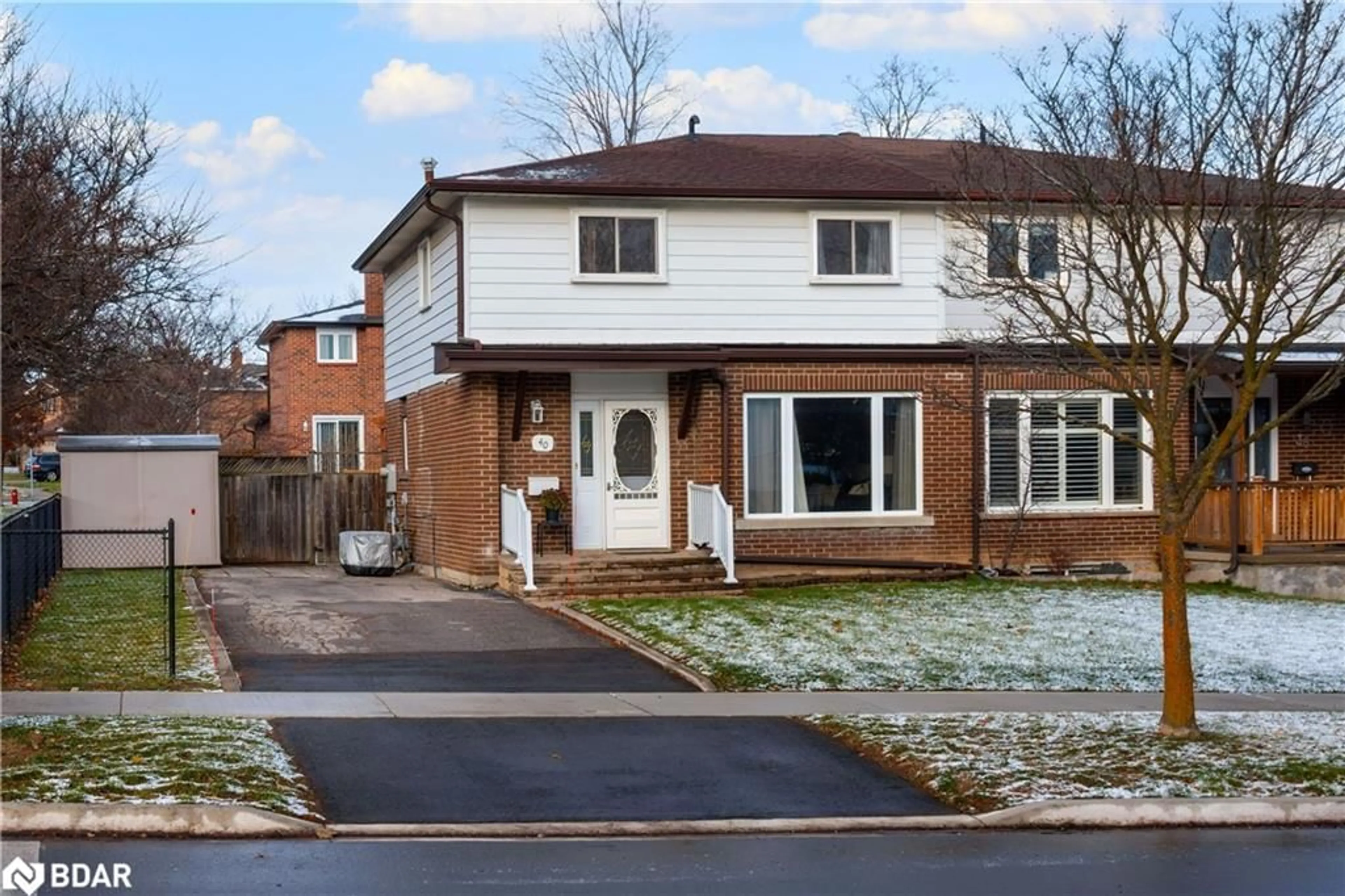 A pic from outside/outdoor area/front of a property/back of a property/a pic from drone, street for 40 Joycelyn Dr, Mississauga Ontario L5M 1T7