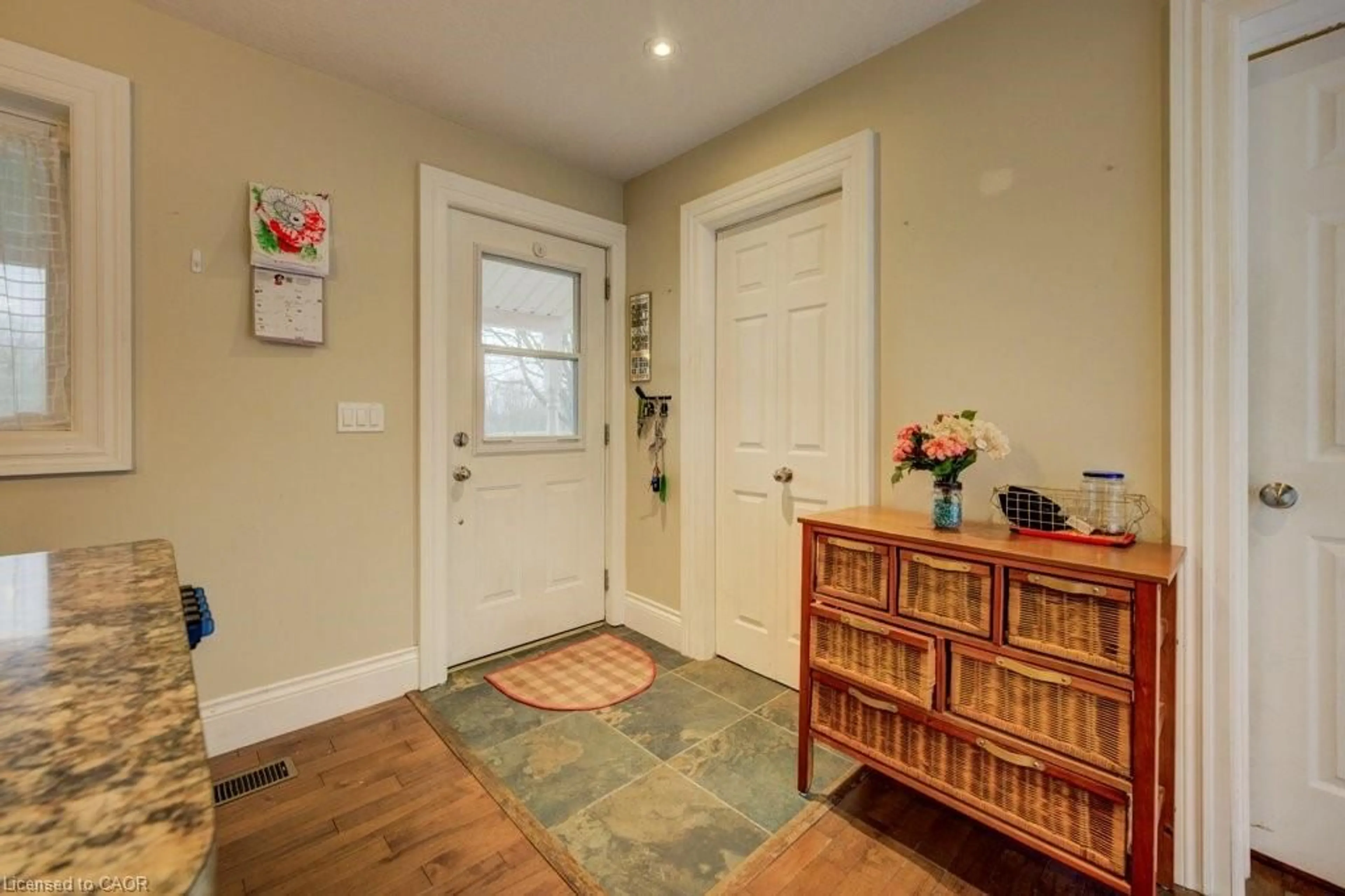 Indoor entryway for 130 Arthur St, Atwood Ontario N0G 1B0